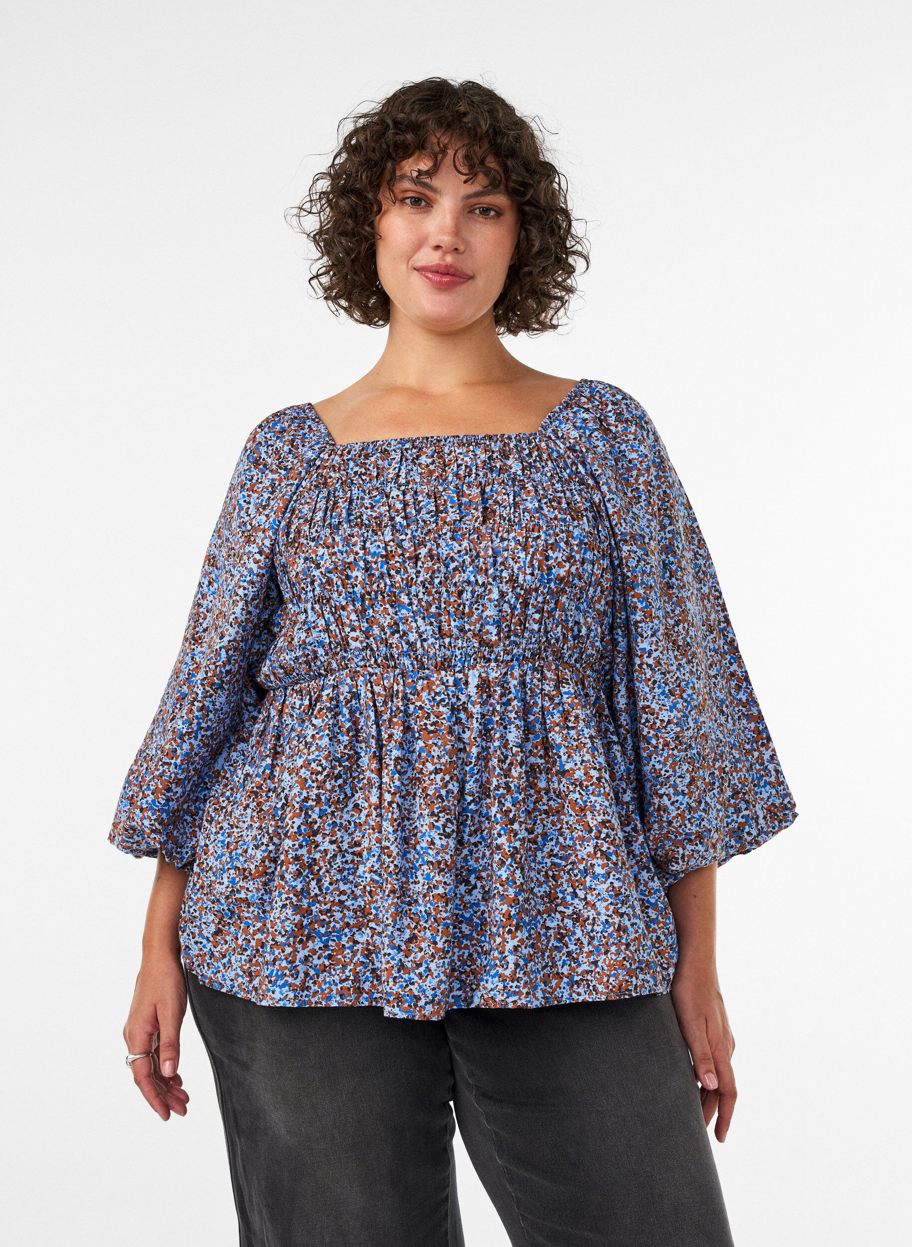 Bluse med smock og firkantet halsudsk&aelig;ring, Bl&aring;, Model
