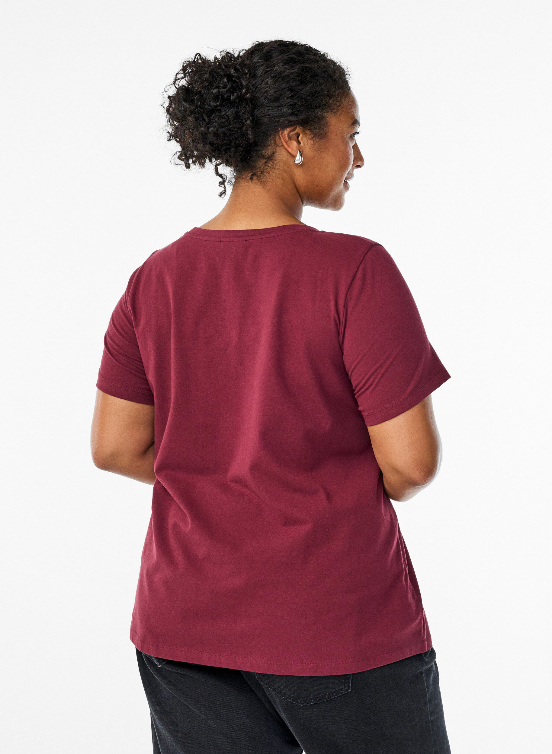 Zizzi Ensfarvet basis t-shirt i bomuld, M&oslash;rk Bordeaux, Model image number 2