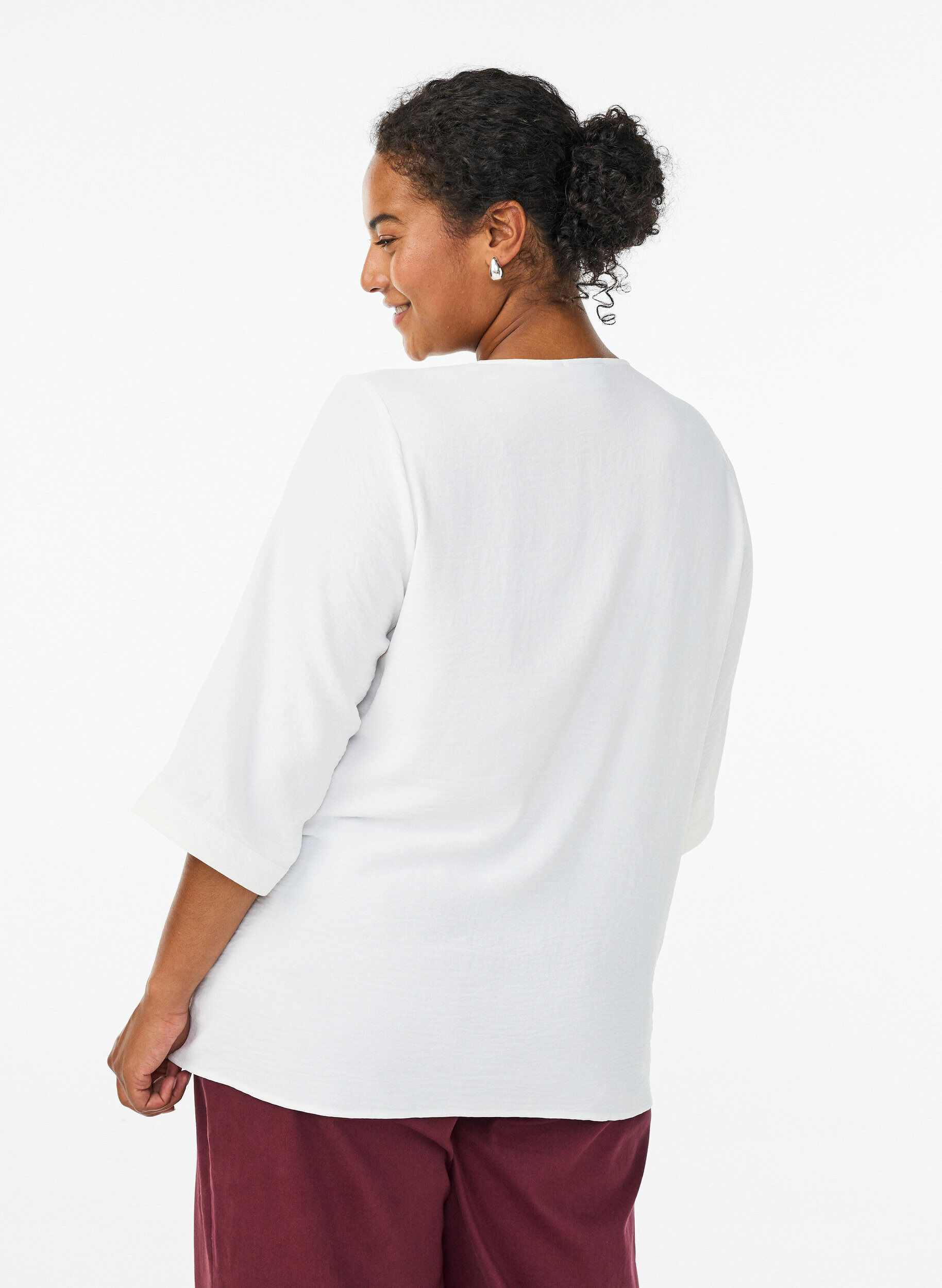 ZizziSkjortebluse med V-udsk&aelig;ring og 3/4-&aelig;rmer, Vanilla, Model image number 2