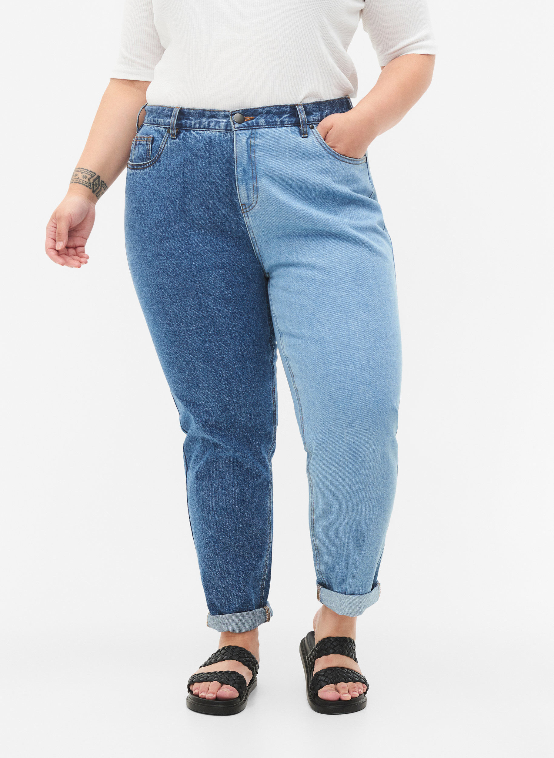 Zizzi Tofarvede Mille mom fit jeans, Lt. B. Comb, Model image number 2