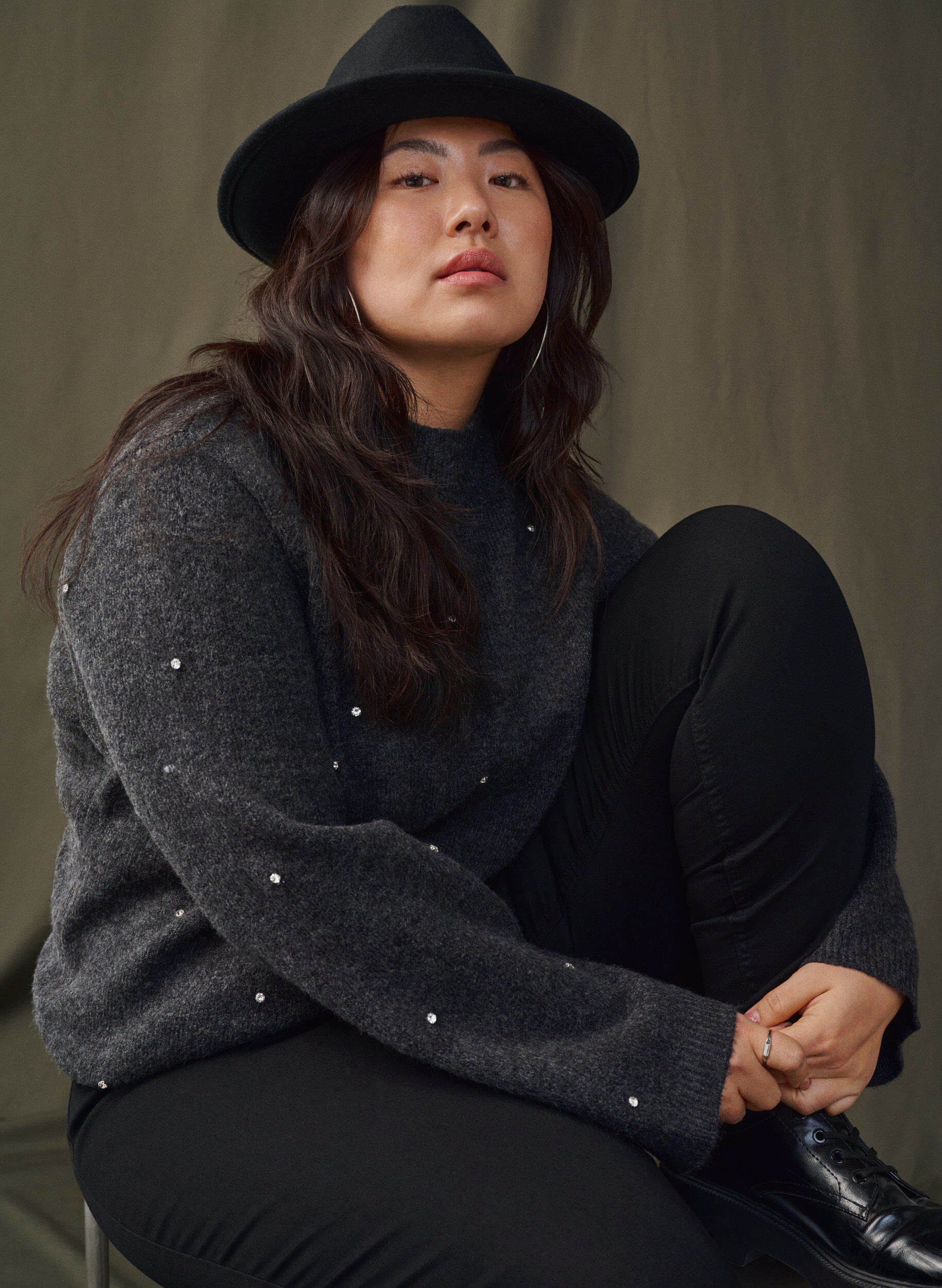 Zizzi Strikbluse med rhinsten og h&oslash;j hals, Dark Grey Melange, Image image number 0