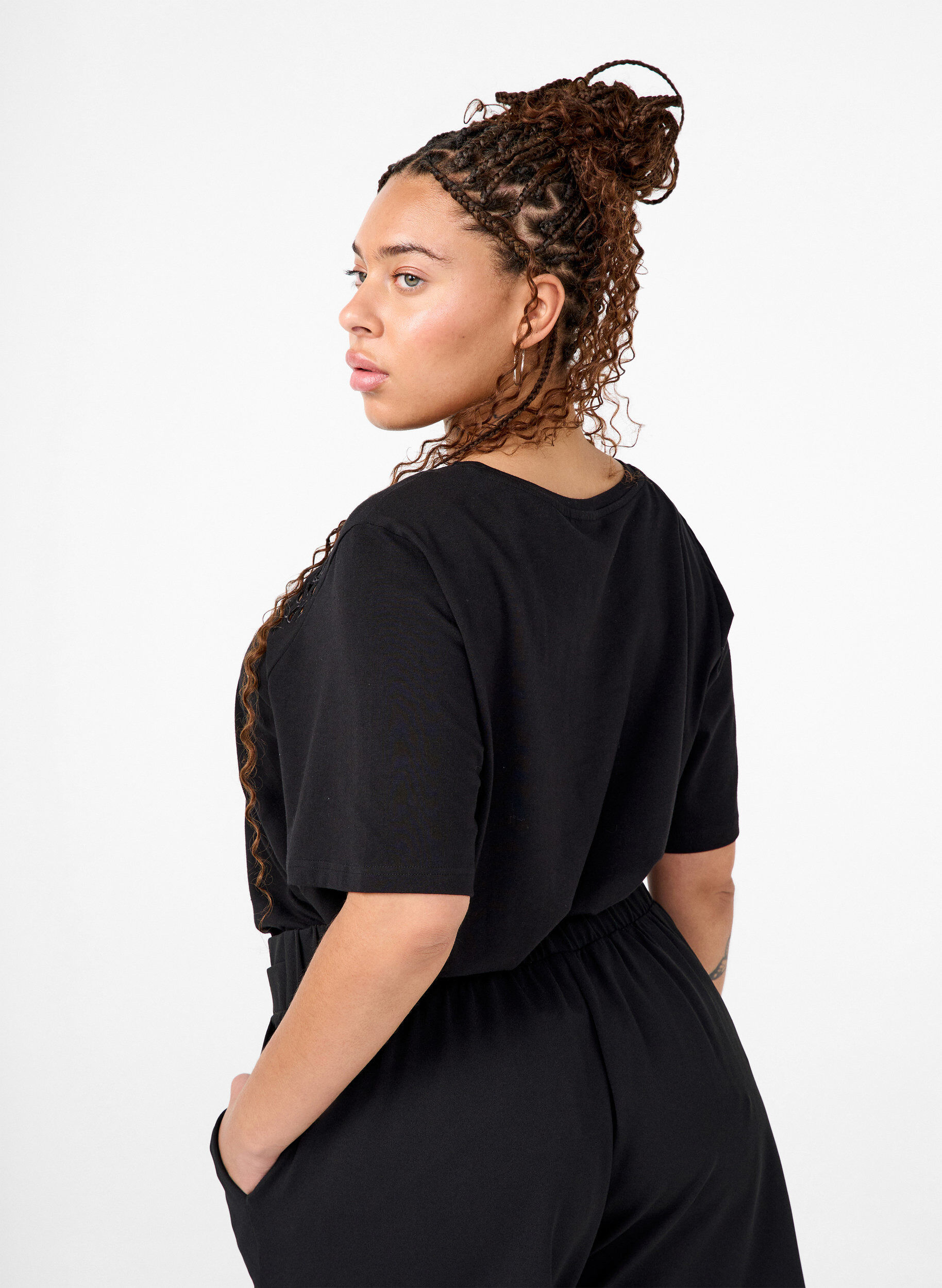 Zizzi T-shirt i &oslash;kologisk bomuld med broderidetaljer, Black, Model image number 1