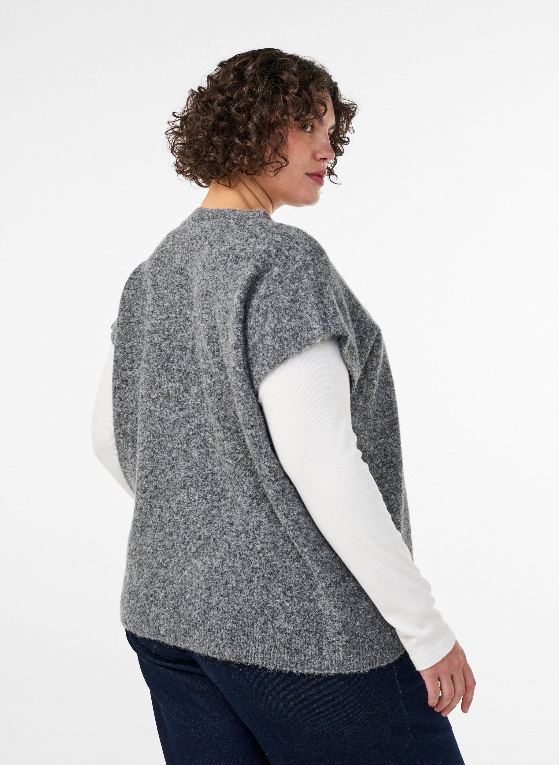 ZizziStrikvest med V-hals og dekorative knapper, Gr&aring;, Model image number 2
