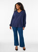 Viskosebluse med V-hals og lange &aelig;rmer, Bl&aring;, Model image number 1