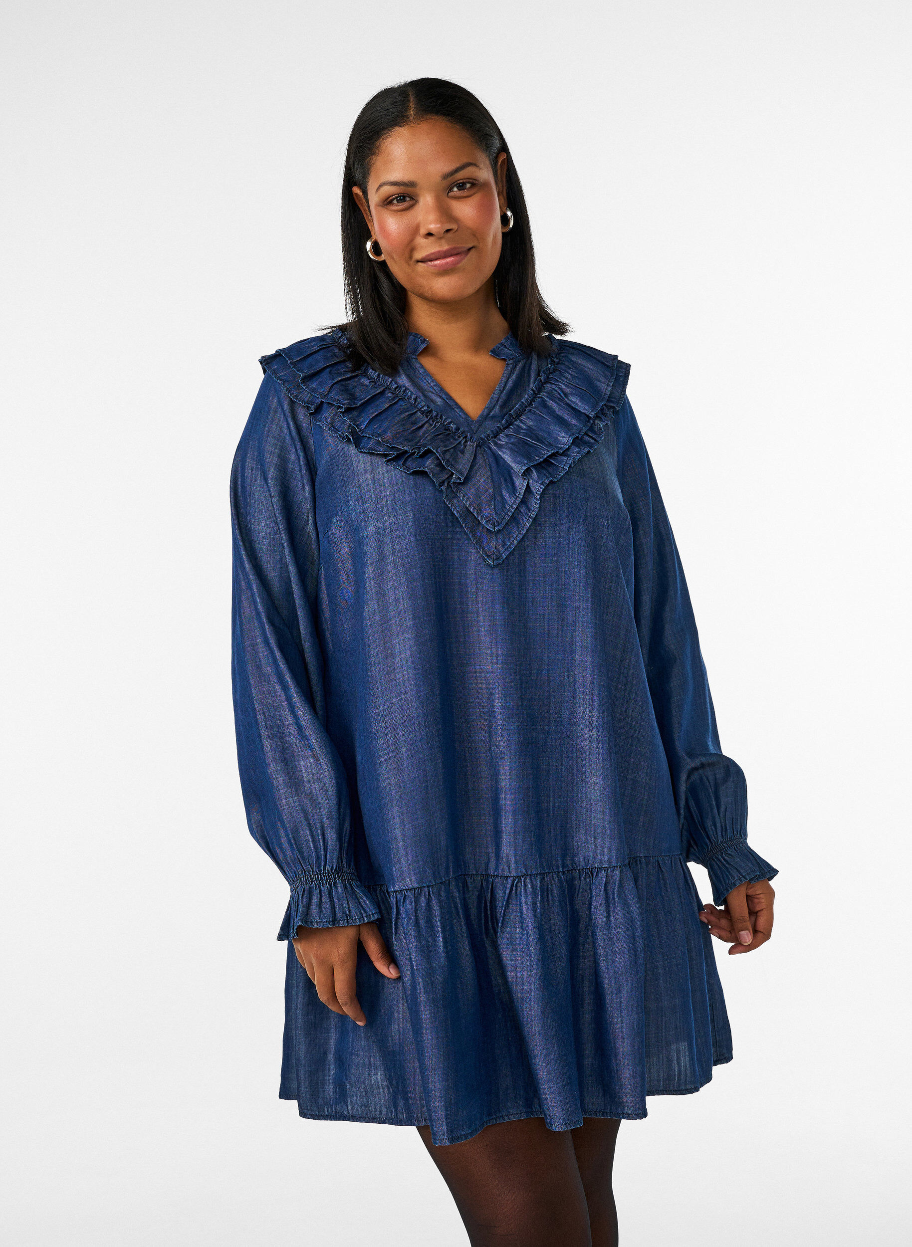 ZizziKort kjole i denimlook med fl&aelig;ser, Bl&aring;, Model image number 0