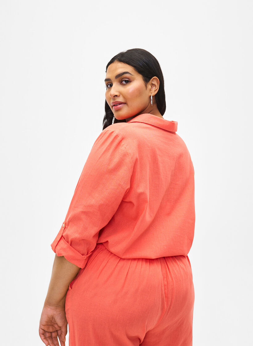 Skjortebluse med knaplukning i bomuldsmix med hør, Living Coral, Model image number 1