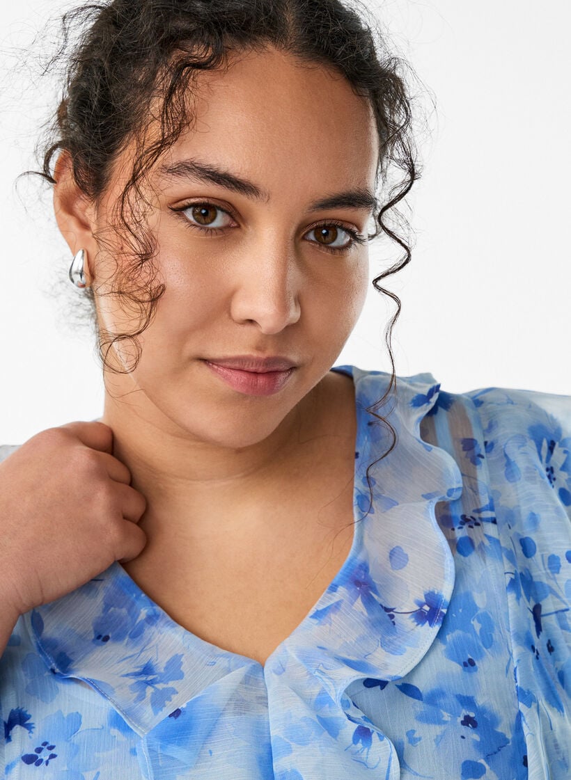 Blomstret chiffonkjole med fl&aelig;ser og lange &aelig;rmer, Bl&aring;, Model image number 2