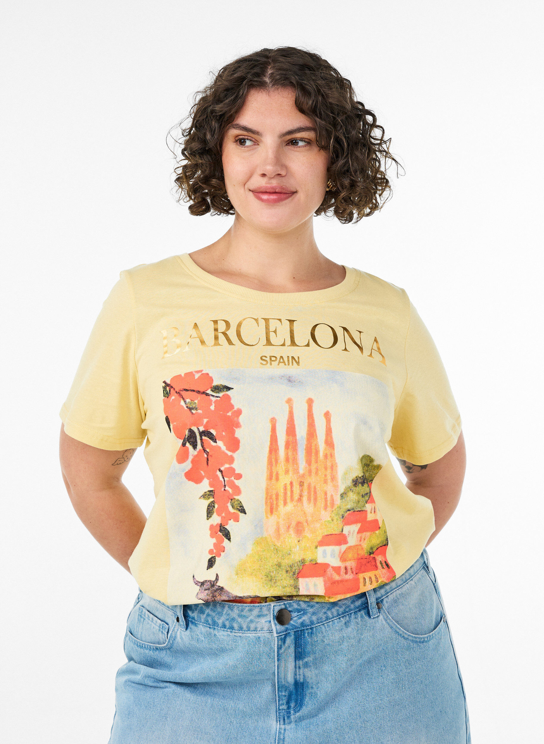 T-shirt i bomuld med printmotiv, Gul, Model