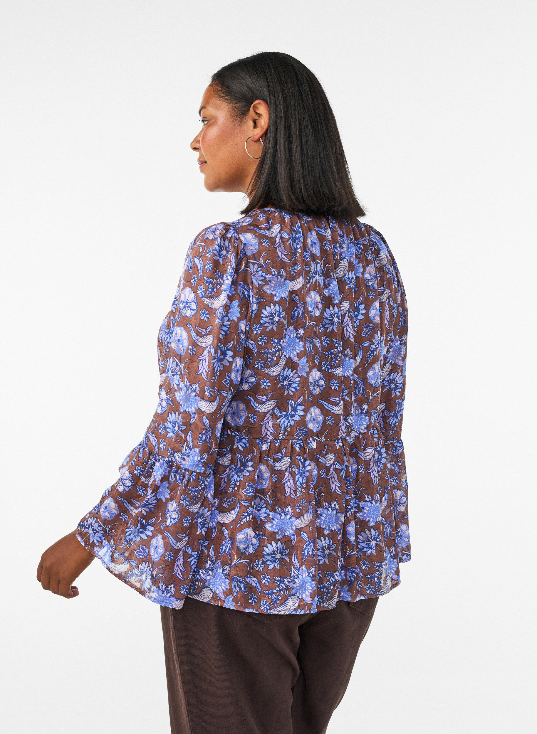 ZizziBlomstret bluse med fl&aelig;se&aelig;rmer, Brun, Model image number 2