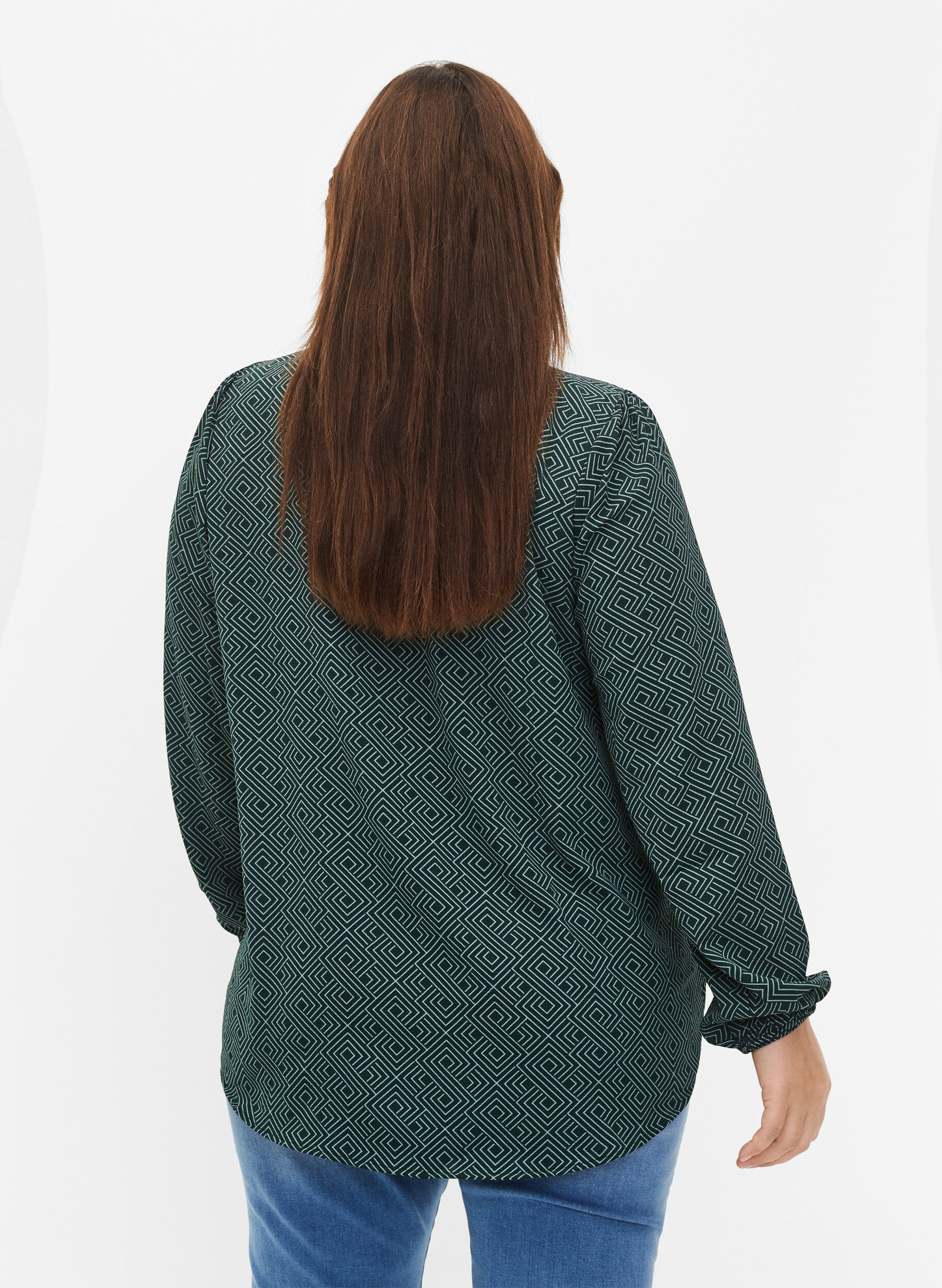 Zizzi Skjortebluse med v-hals og print, Scarab Graphic AOP, Model image number 1