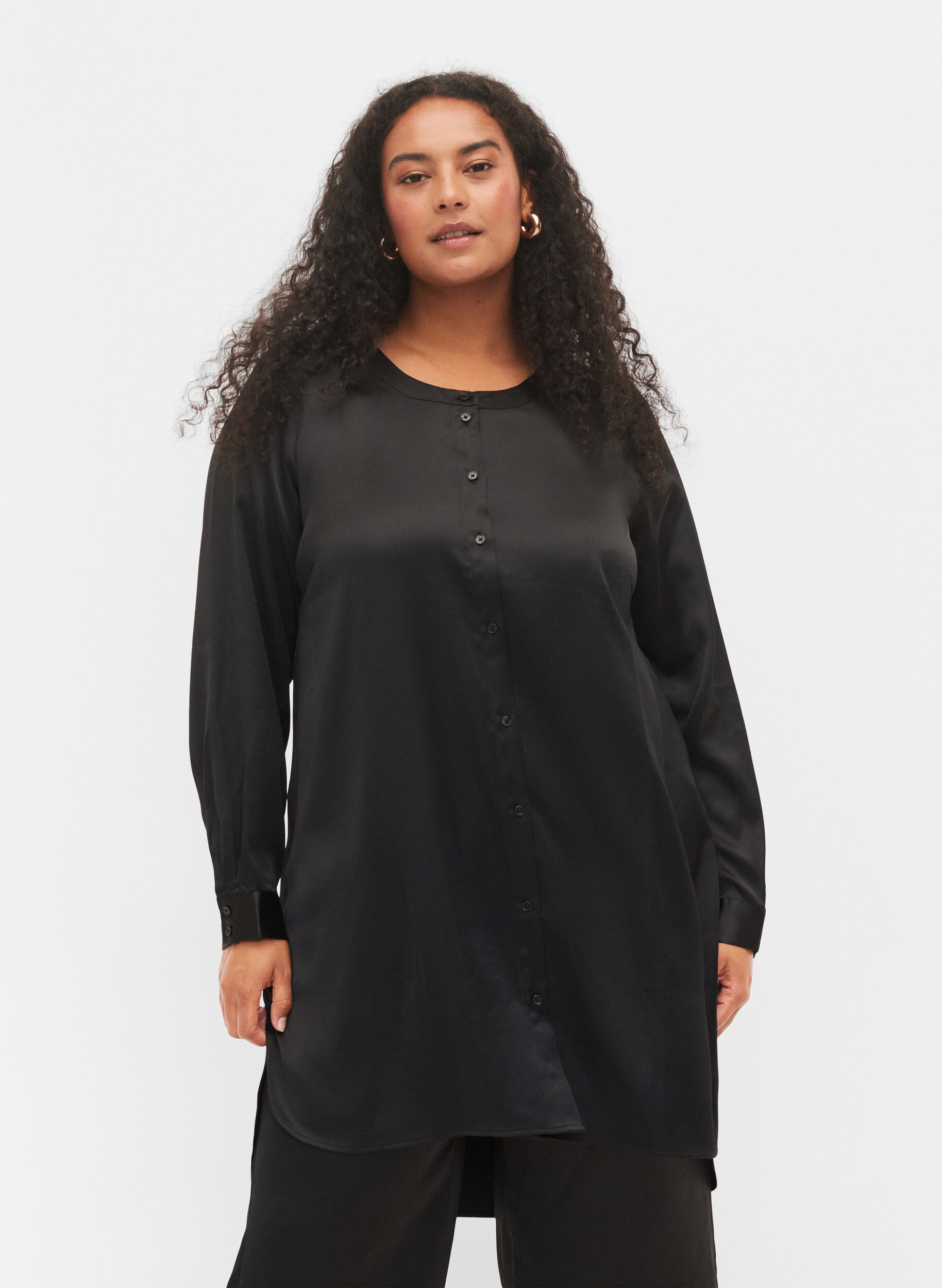 Zizzi Lang shiny skjorte med slids, Black, Model image number 0