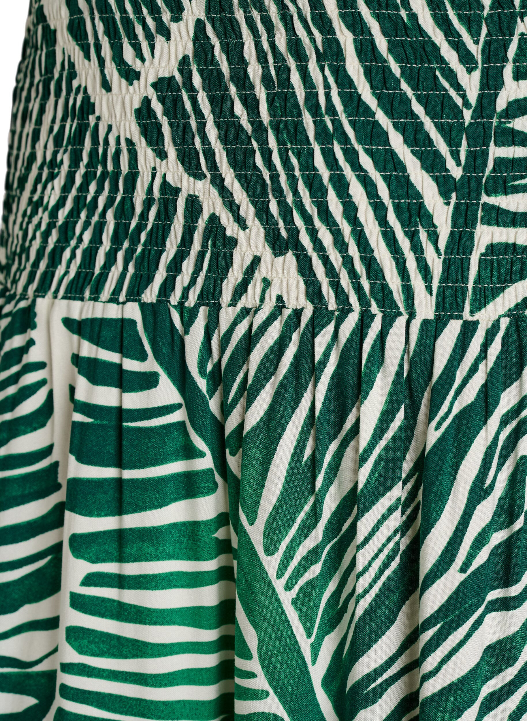 ZizziMaxinederdel i viskose med smock, Gr&oslash;n, Packshot image number 2