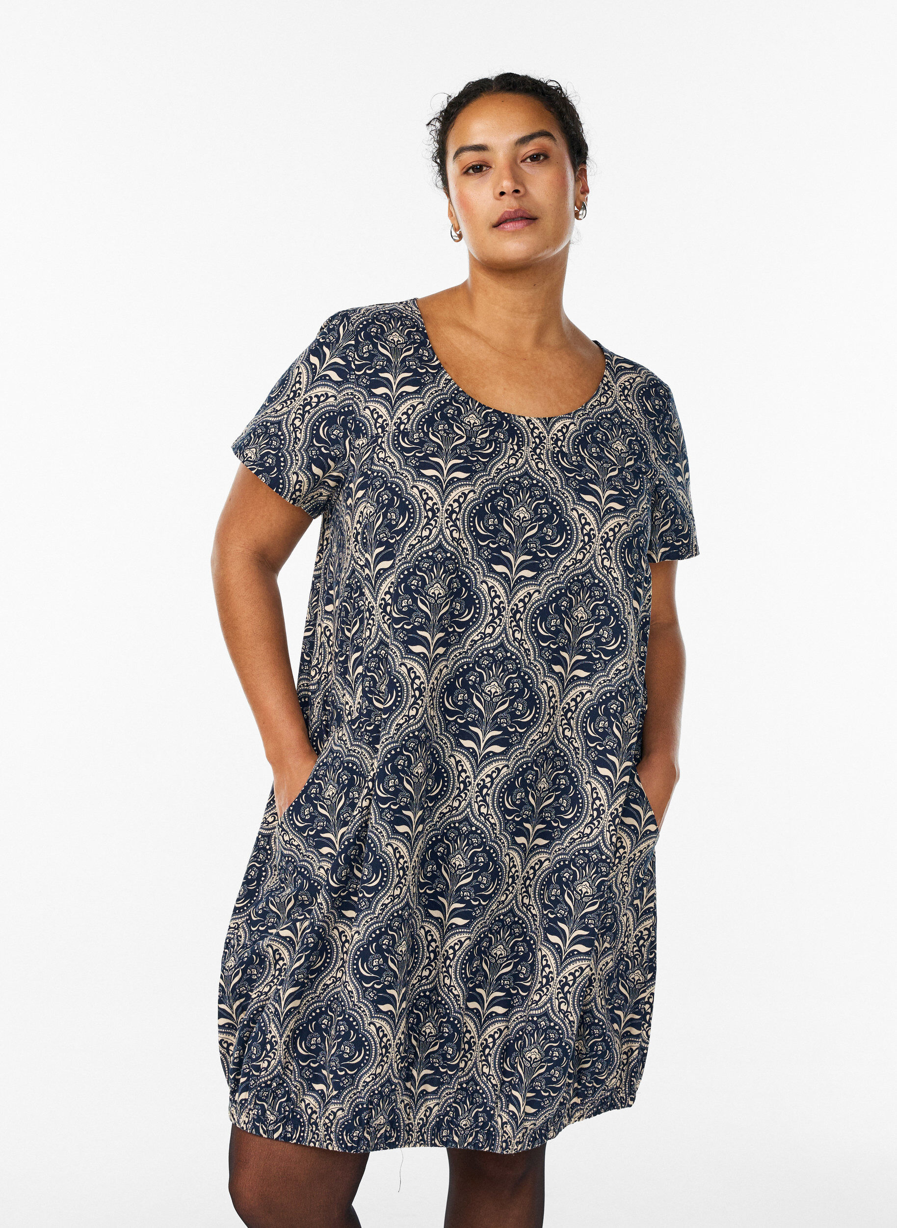 Kort&aelig;rmet bomuldskjole med print, Bl&aring;, Model