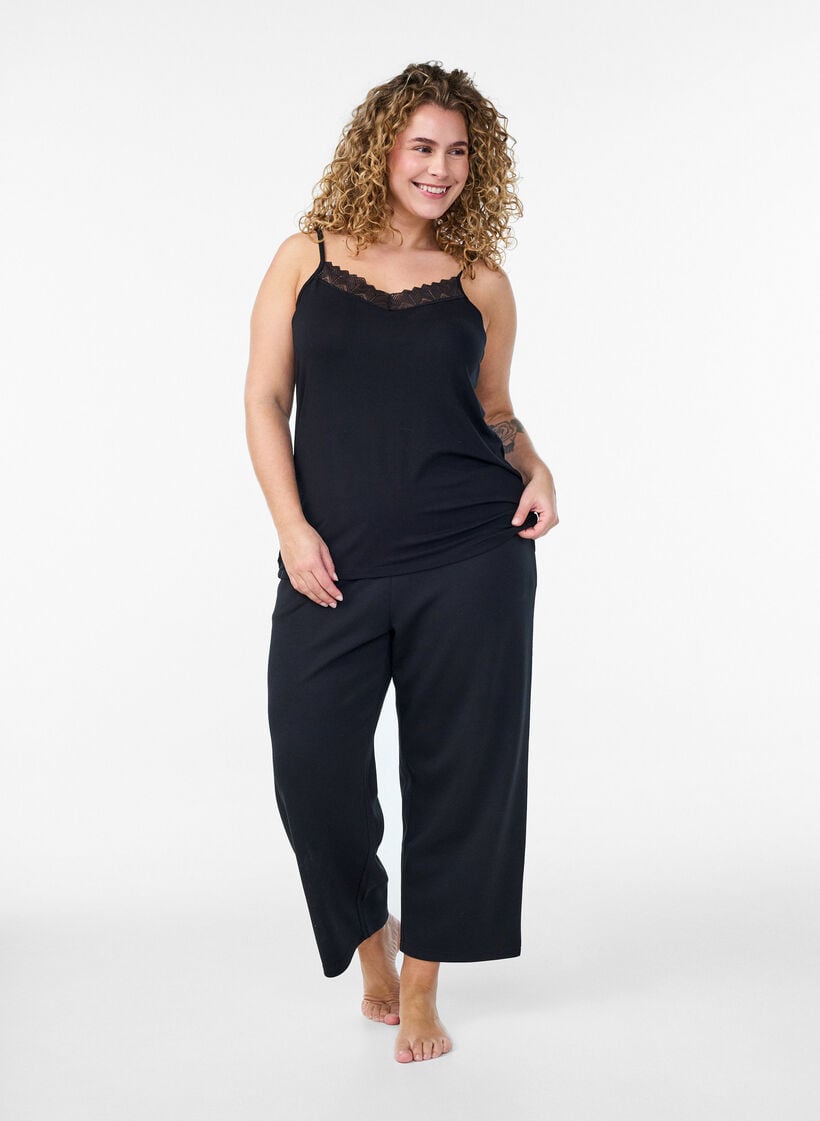 Top med blondedetalje og spaghettistropper, Sort, Model image number 1