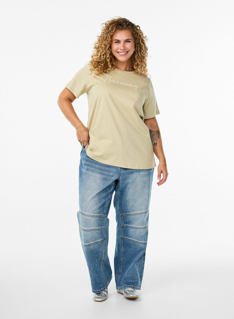 T-shirt i økologisk bomuld med perletekst, Beige, Model