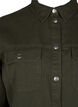 Ensfarvet denimskjorte med brystlommer, Forest Night, Packshot image number 2