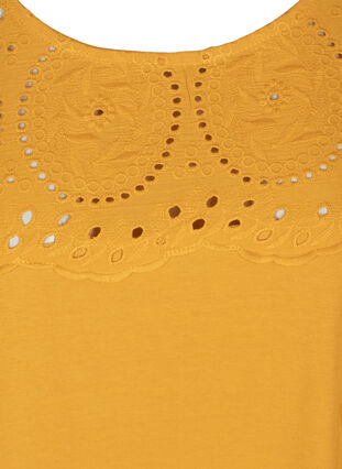 Kjole med broderi anglaise, MINERAL YELLOW, Model image number 2