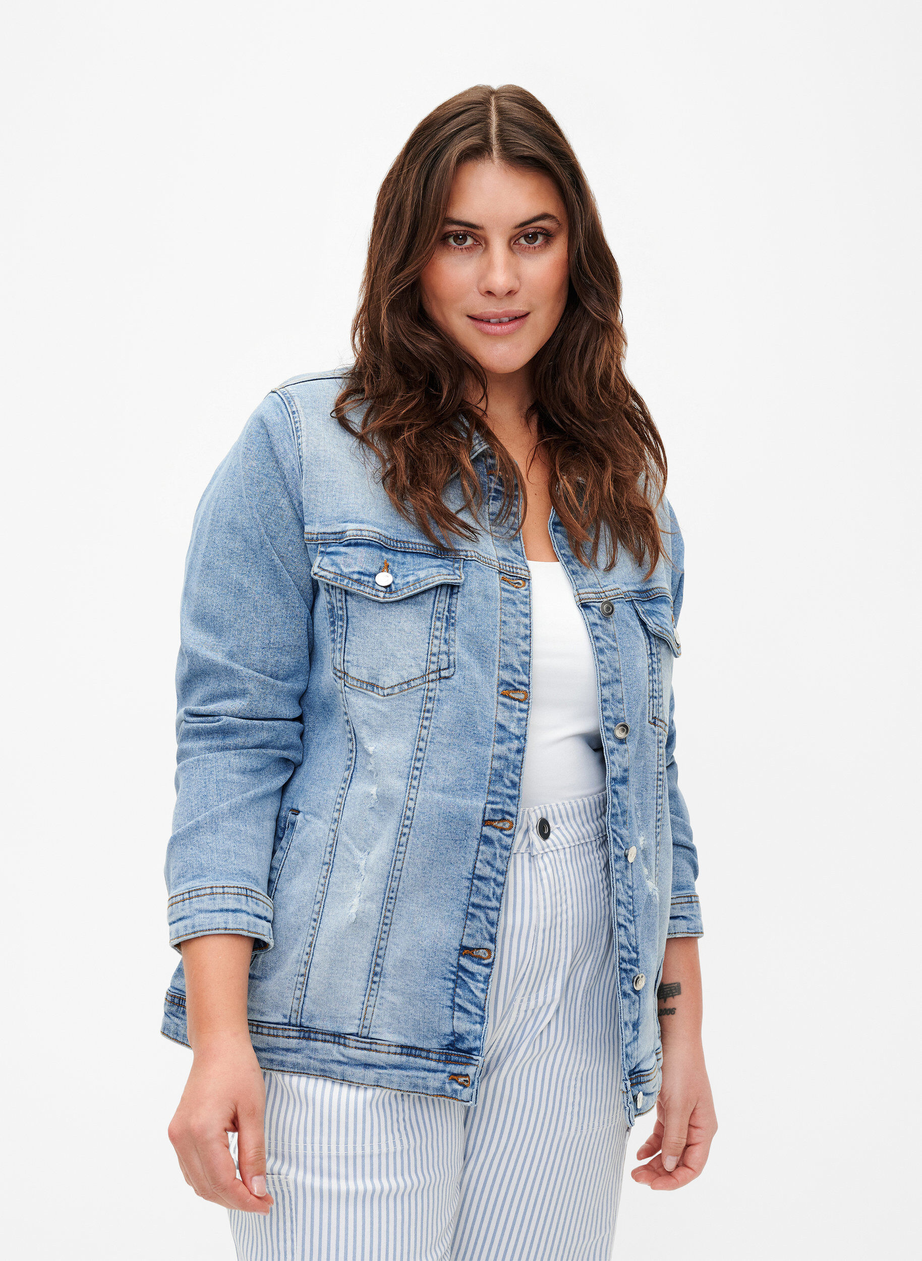 Zizzi Kort denimjakke i bomuld, Light blue denim, Model image number 0