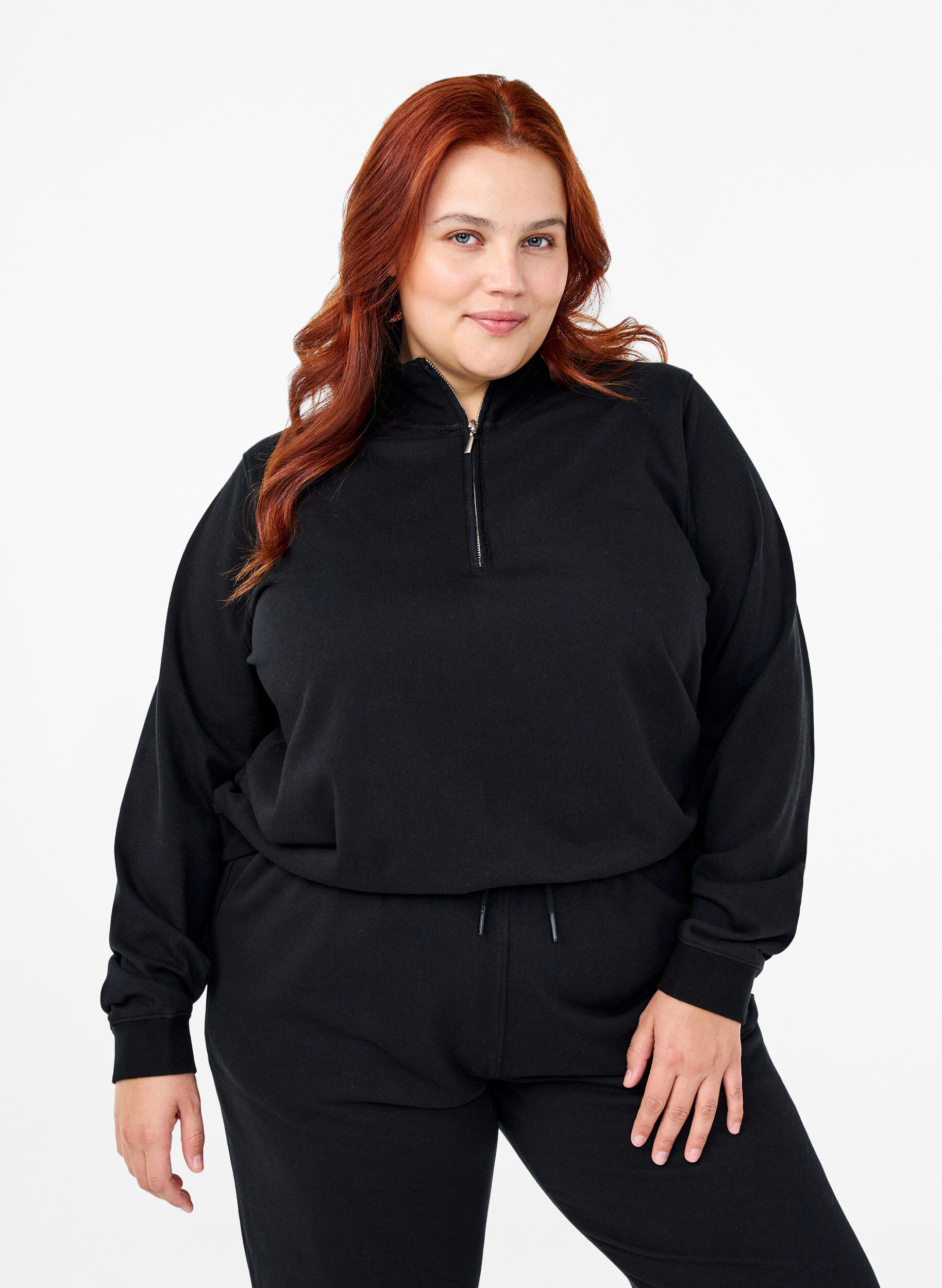 Zizzi H&oslash;jhalset sweatshirt med lynl&aring;s, Sort, Model image number 0