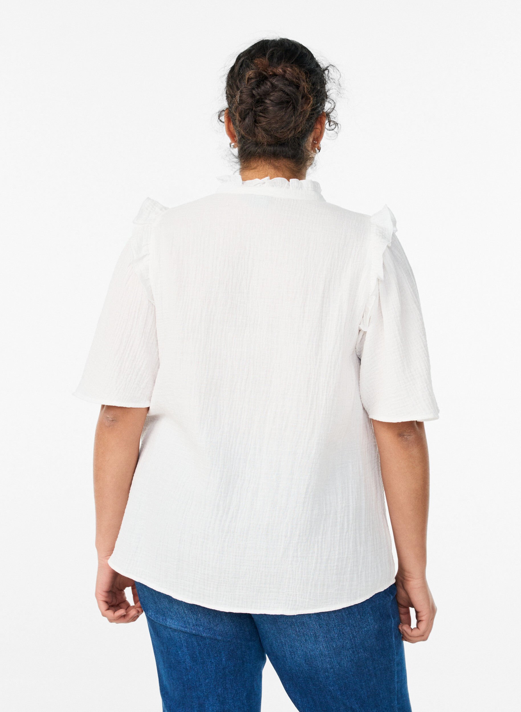 Zizzi Bluse i bomuldsmusselin med broderie anglaise og 1/2 &aelig;rmer, Hvid, Model image number 2