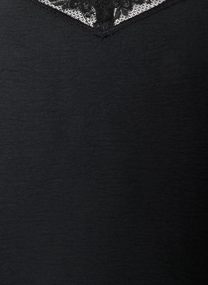 Stroptop med V-udsk&aelig;ring og blondekant, Sort, Packshot image number 2