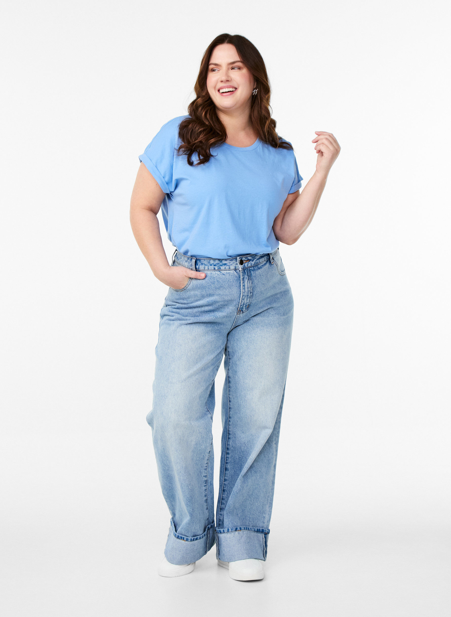 Zizzi Kort&aelig;rmet t-shirt i bomuldsblanding, Bl&aring;, Model image number 1