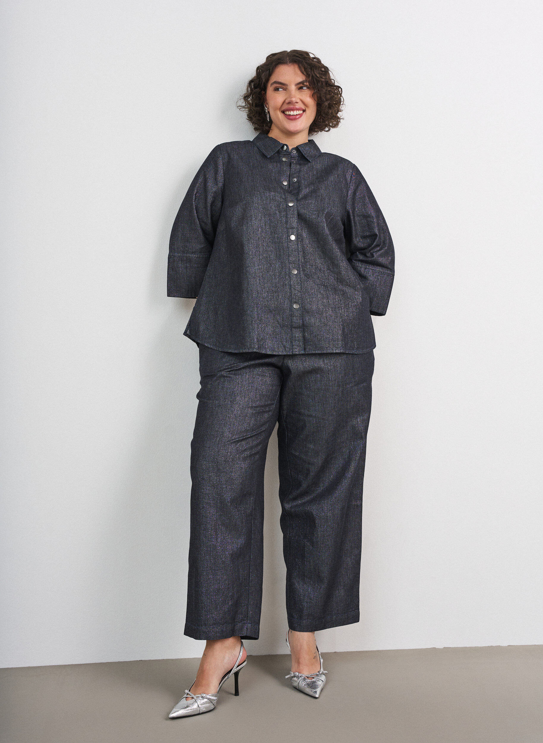 ZizziDenimbukser med glimmertr&aring;d og lige ben, Gr&aring;, Model image number 0