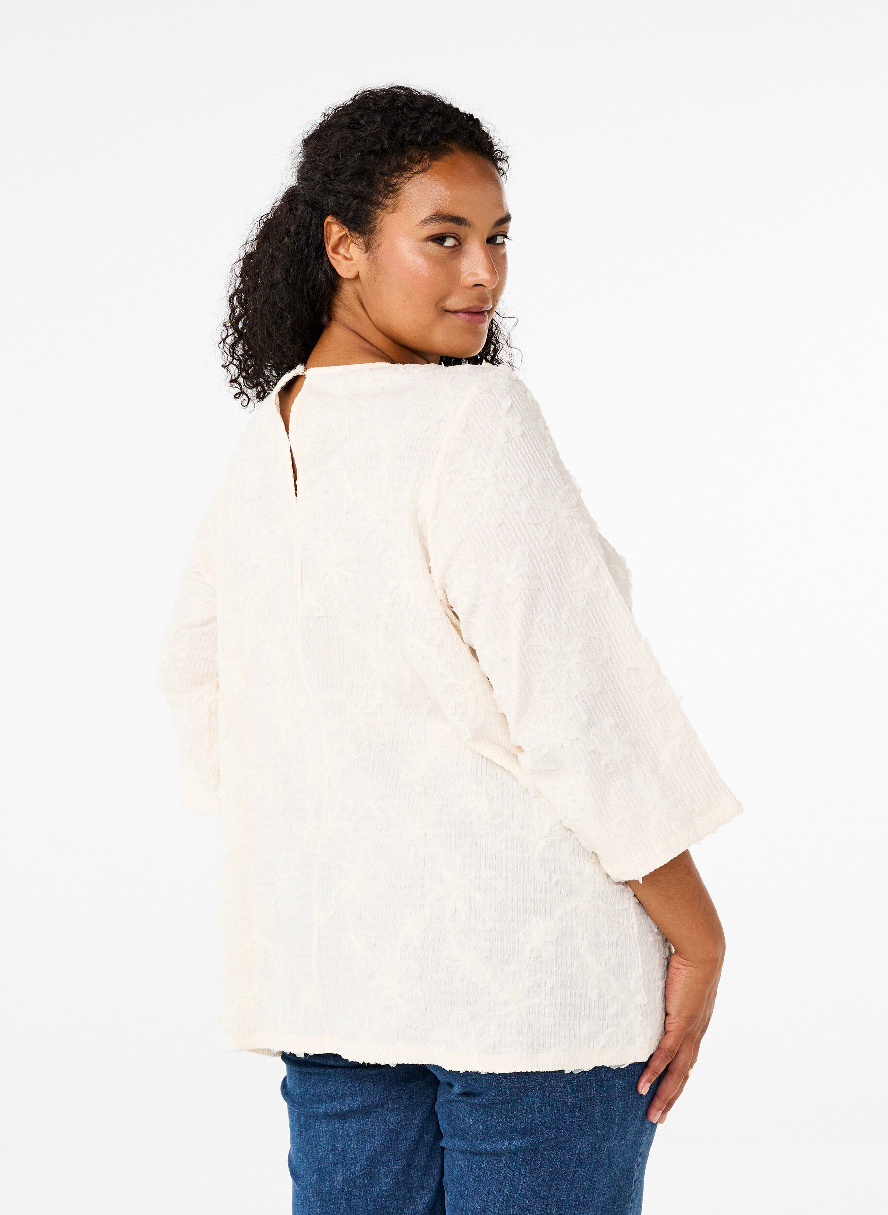 Zizzi Bluse med 3/4 &aelig;rmer og 3D blomster, Warm Off-white, Model image number 1