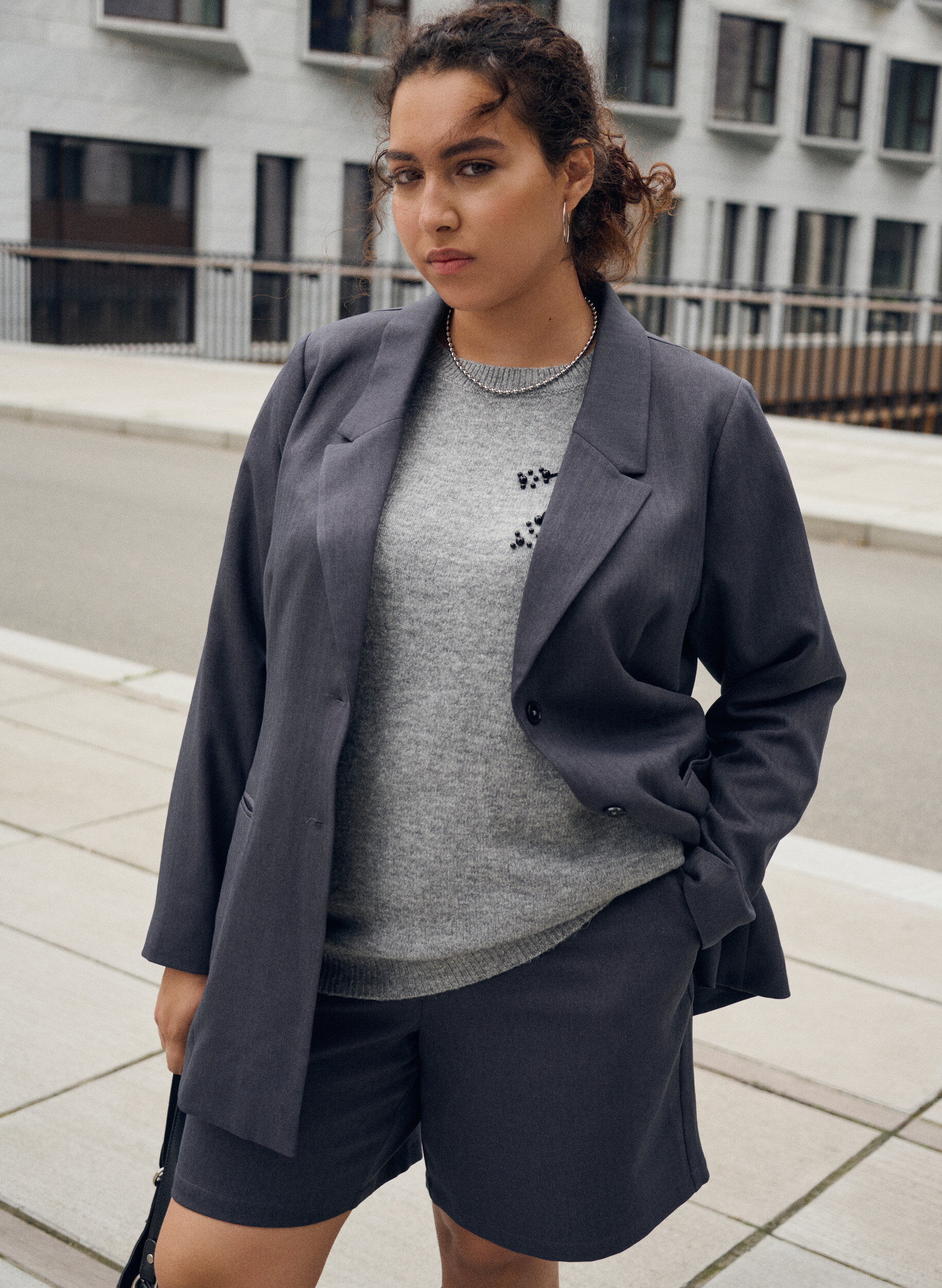 Zizzi Strikbluse med perlebroderi, Gr&aring;, Image image number 0