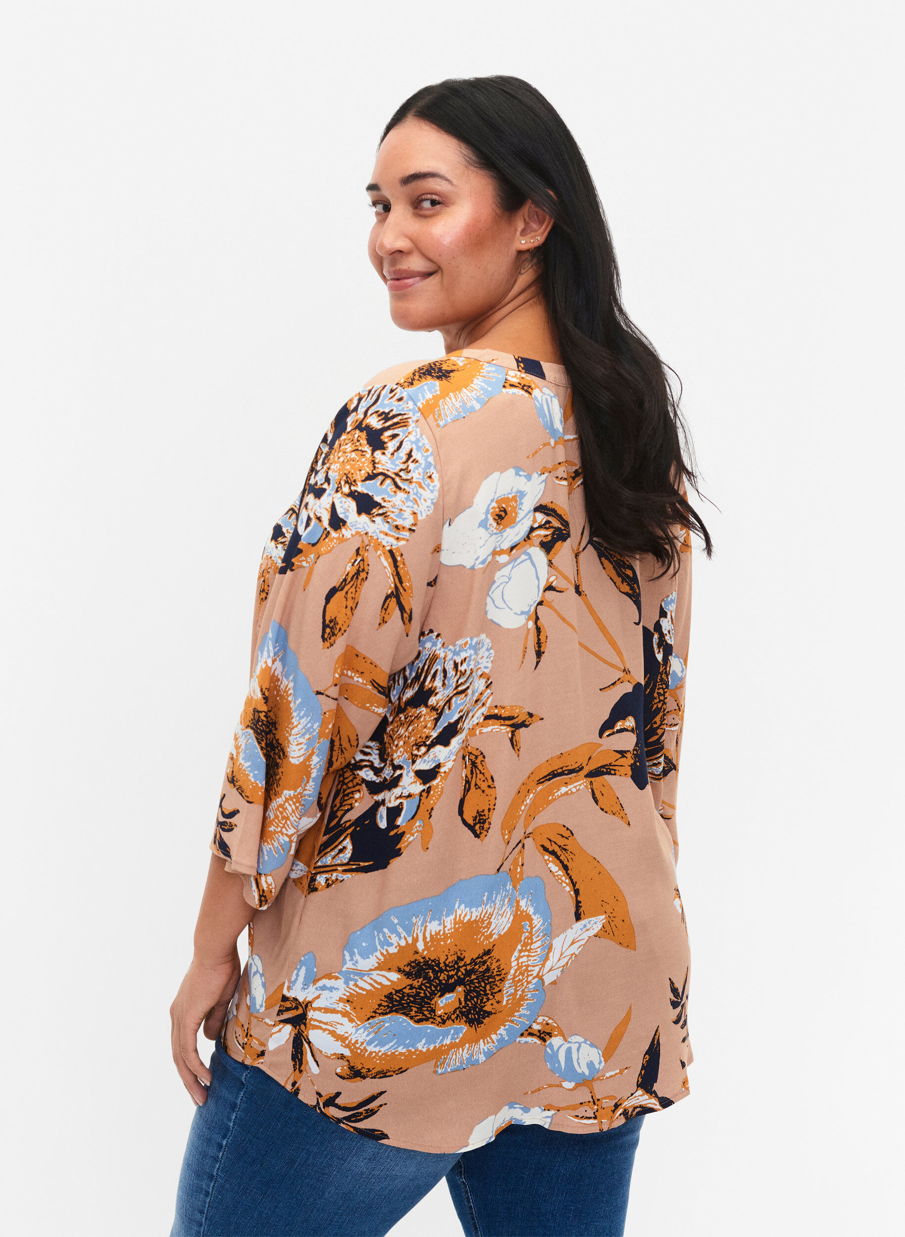 Zizzi Bluse i viskose med 3/4 &aelig;rmer, Blue Flower AOP, Model image number 1