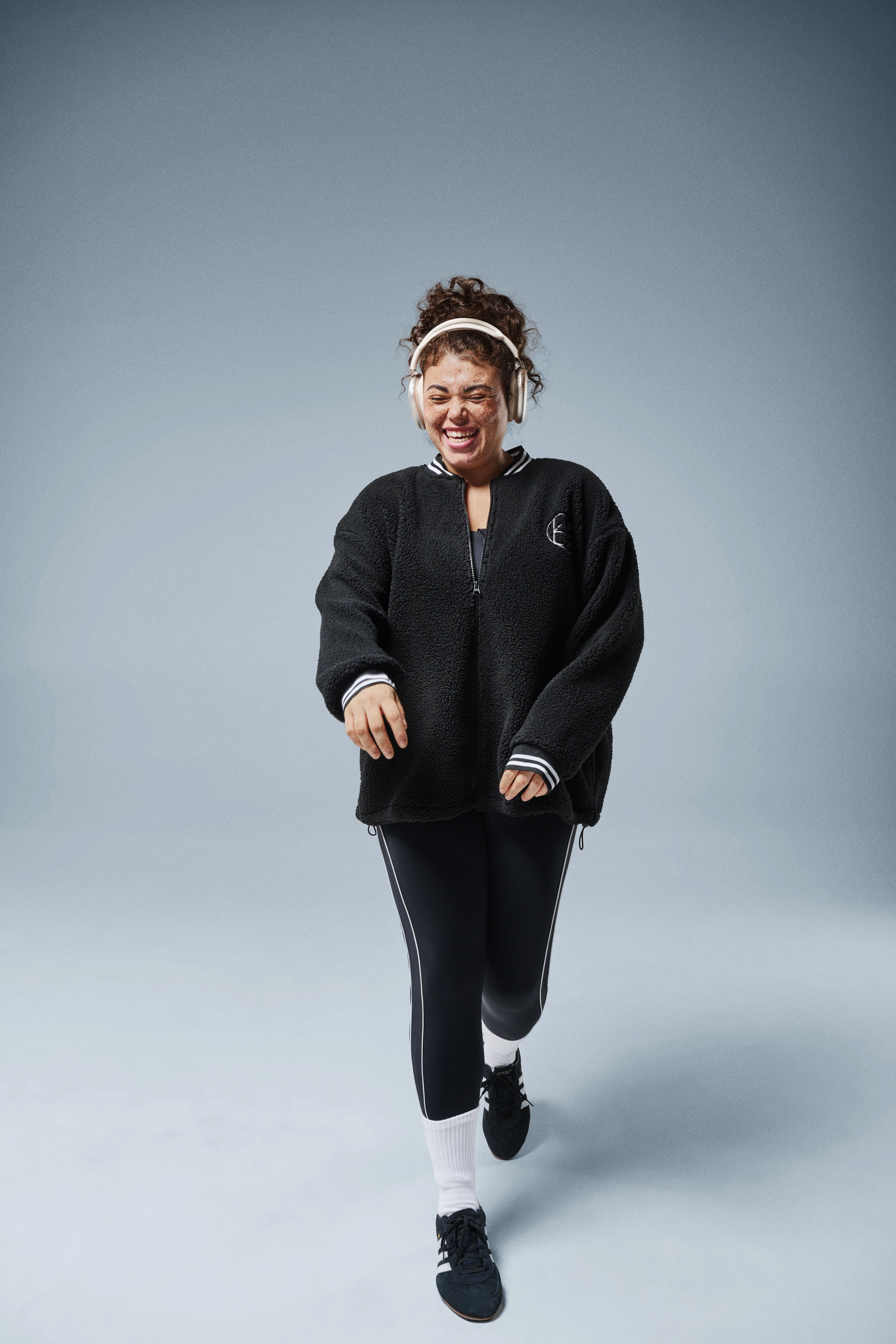 Zizzi Teddy-fleece jakke med stribedetaljer, , Model