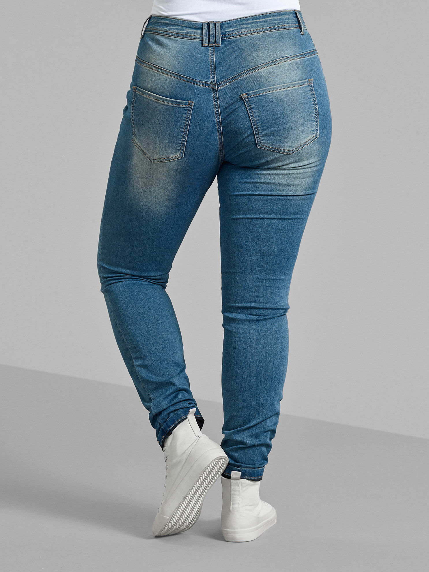 Zizzi Super slim Amy jeans med h&oslash;j talje, Bl&aring;, Model image number 1