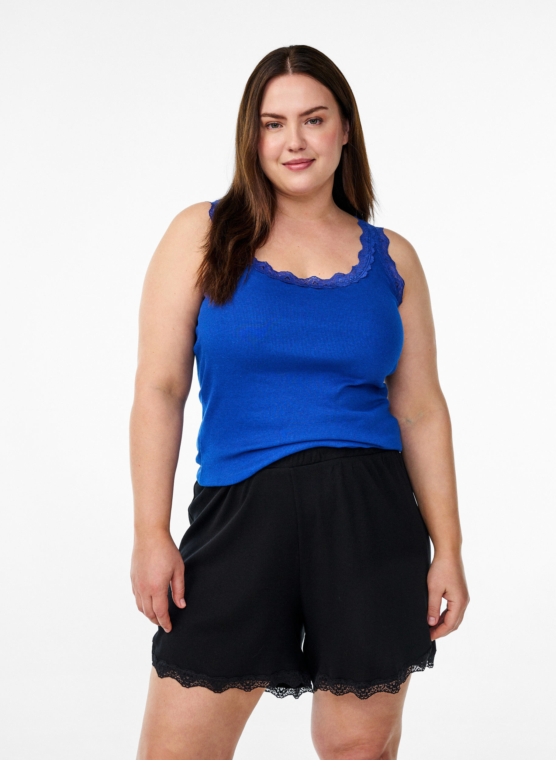 L&oslash;se natshorts med ribstruktur og blondekant, Sort, Model