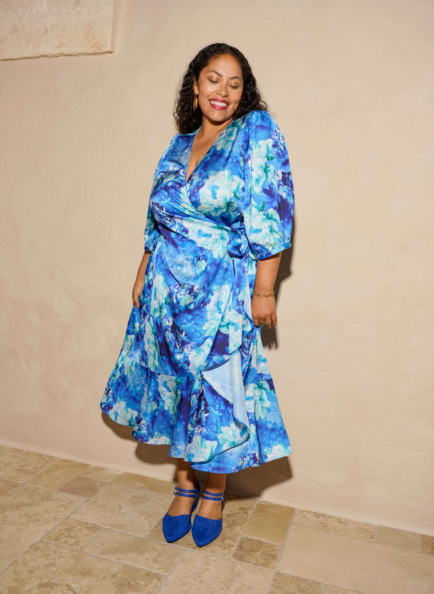 Zizzi Blomstret sl&aring;-om kjole med 3/4 &aelig;rmer, Bl&aring;, Image image number 0