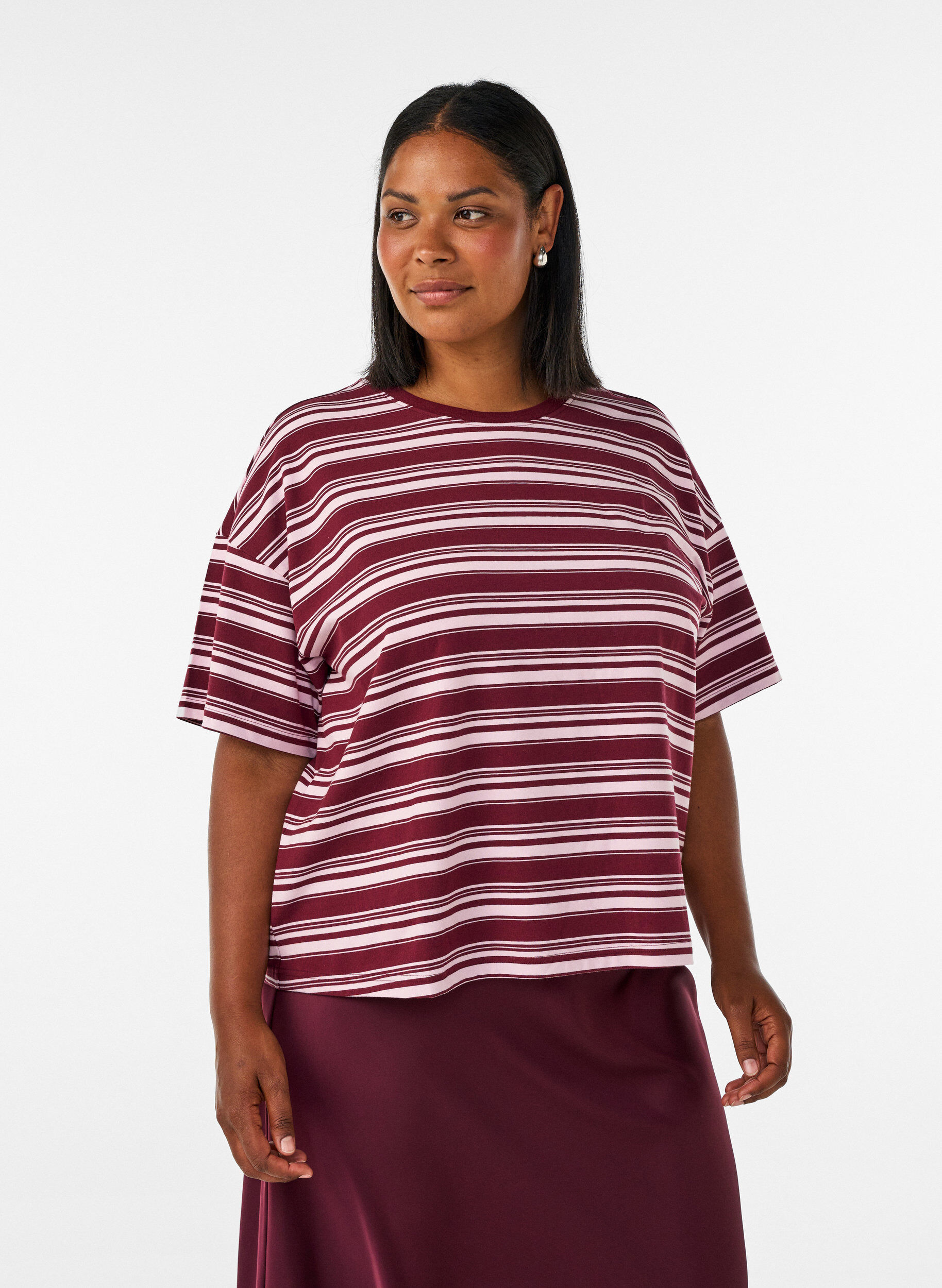 Boxy T-shirt med stribet m&oslash;nster, R&oslash;d, Model