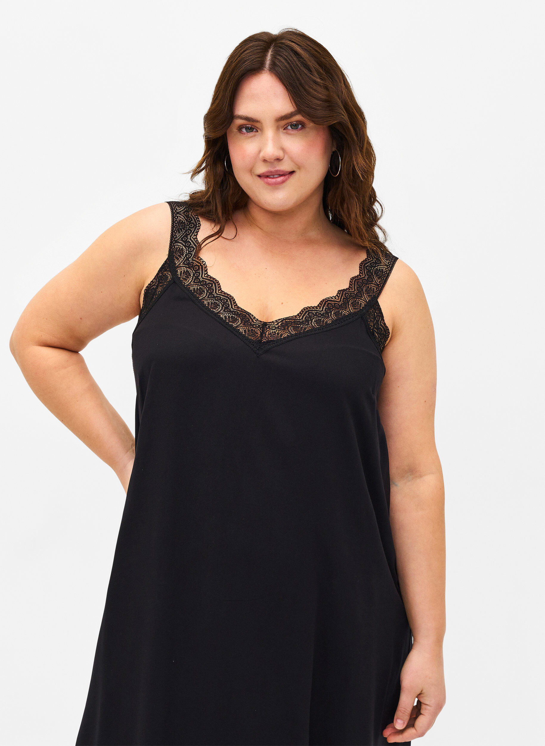 Zizzi Midilang stropkjole i viskose med blonder, Black, Model image number 2