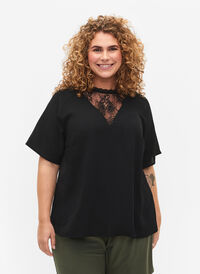 Bluse med korte ærmer og blonder (GRS), Black, Model