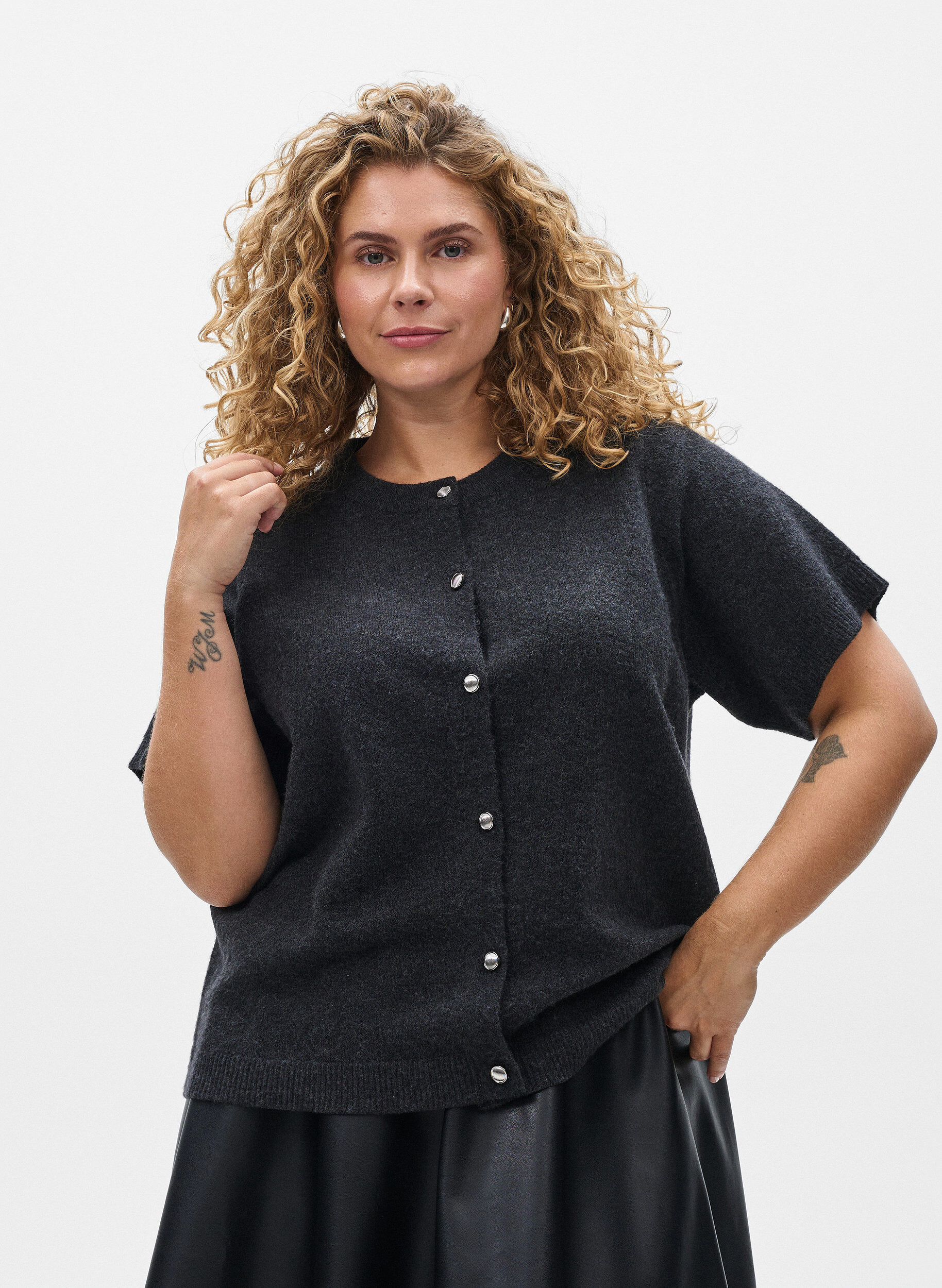 Zizzi Strik cardigan med korte &aelig;rmer, Gr&aring;, Model image number 0