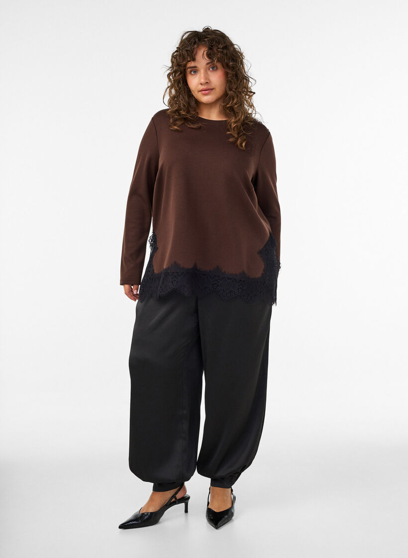 Jerseybluse med blondekant, Brun, Model image number 1