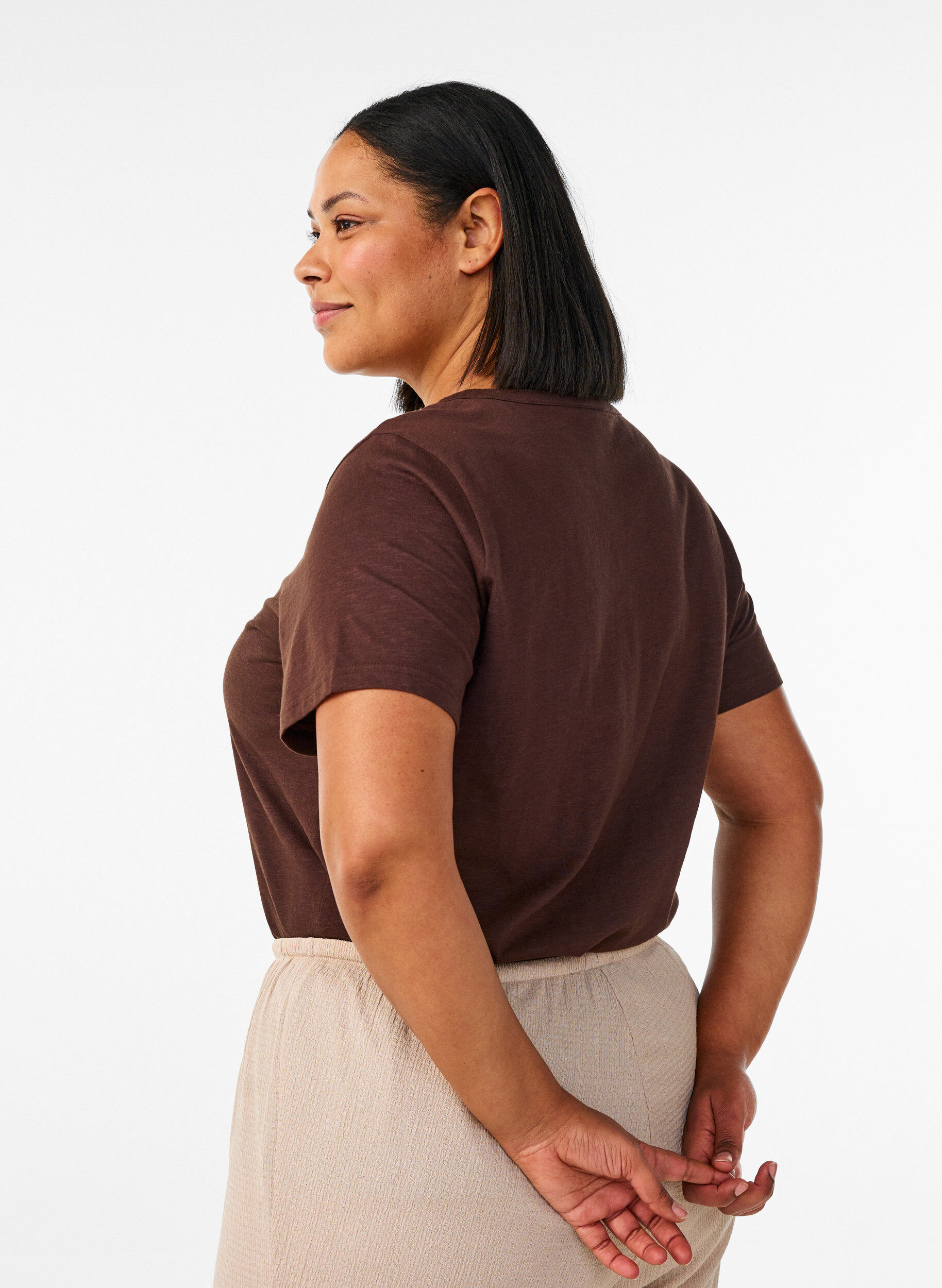 Zizzi T-shirt med knapdetalje, Brun, Model image number 2