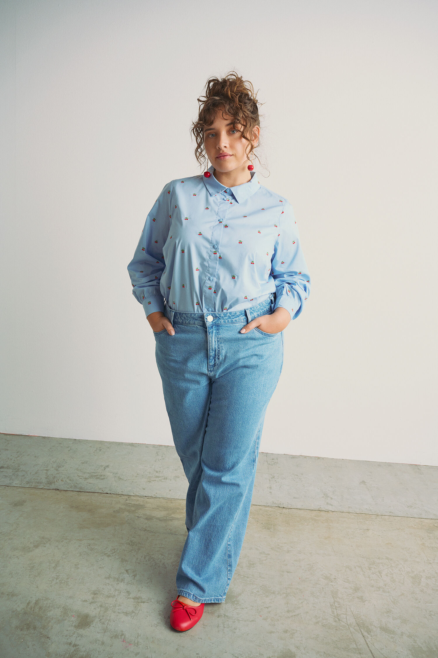 Skjorte med kirseb&aelig;r, , Model