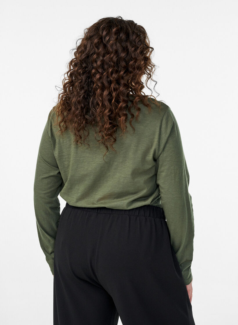 Lang&aelig;rmet t-shirt med V-hals og knapper, Gr&oslash;n, Model image number 2