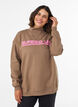 Sweatshirt med h&oslash;j hals og sporty frontmotiv, Brun, Model image number 0