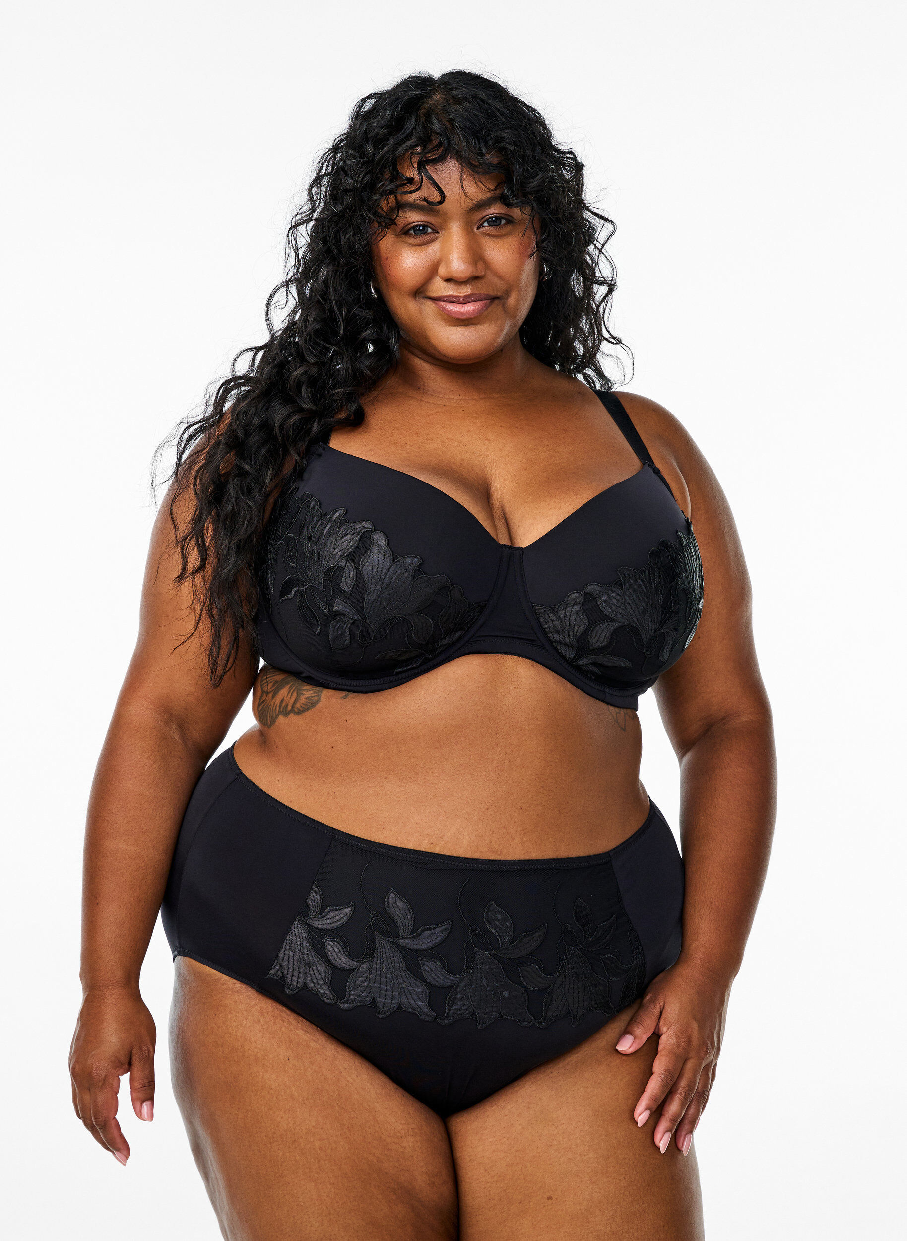 Brief trusse i mikrofiber med blomsterbroderi, Sort, Model