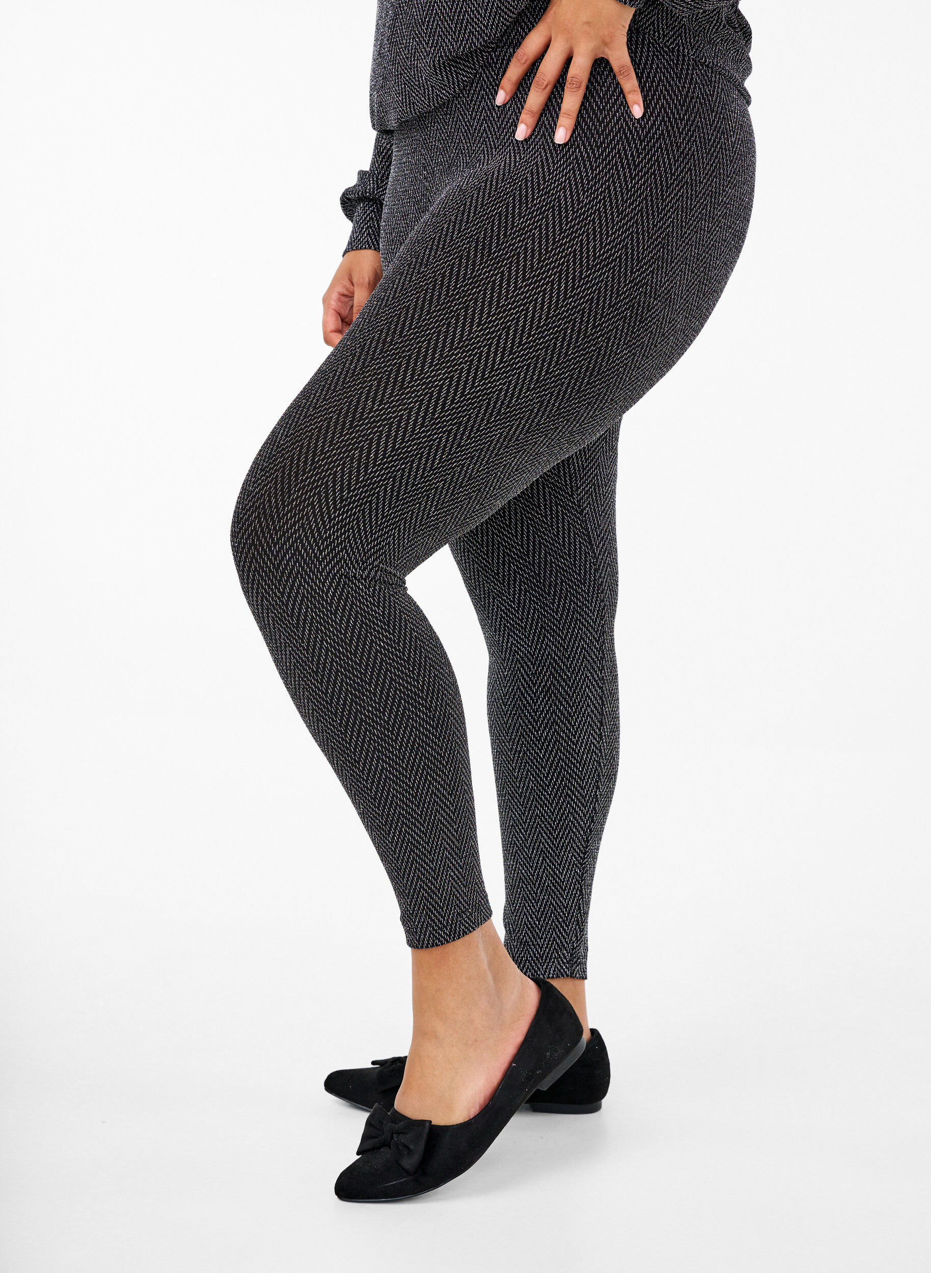 Zizzi Leggings med glimmer m&oslash;nster, Silver ZigZagShimmer, Model image number 2