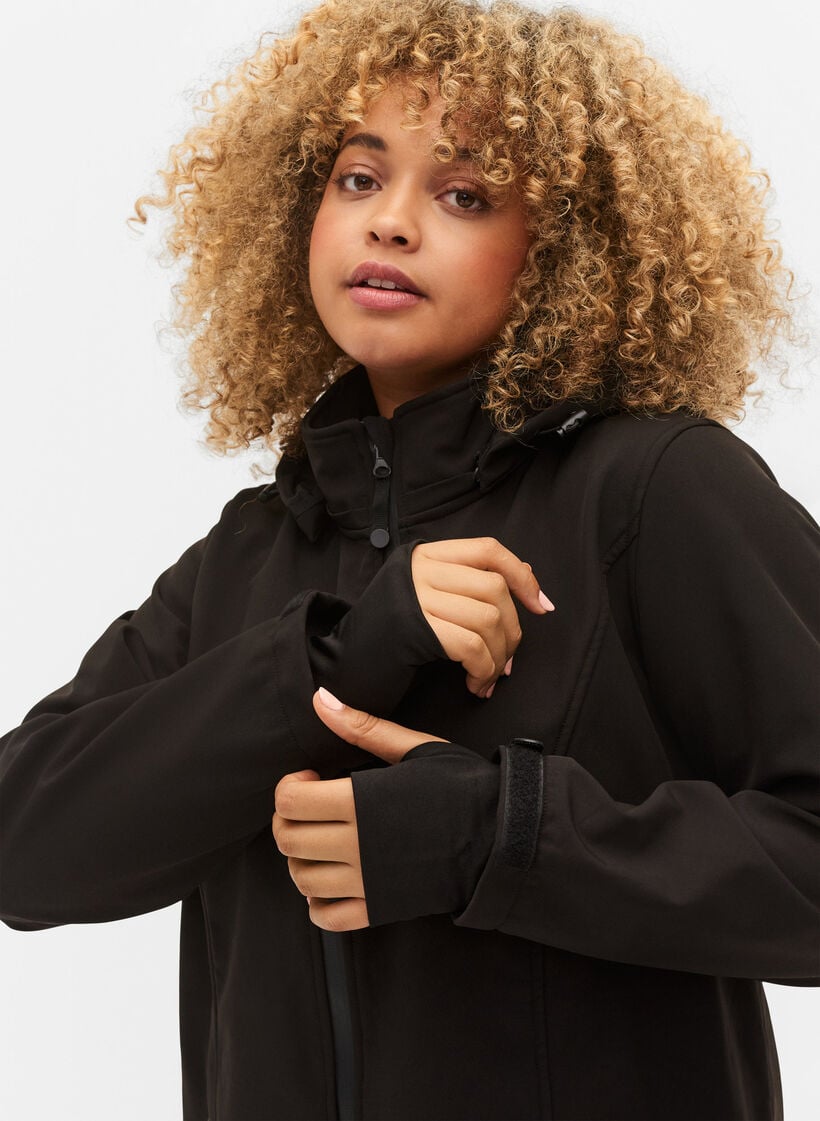 Kort softshell jakke med aftagelig h&aelig;tte, Sort, Model image number 4