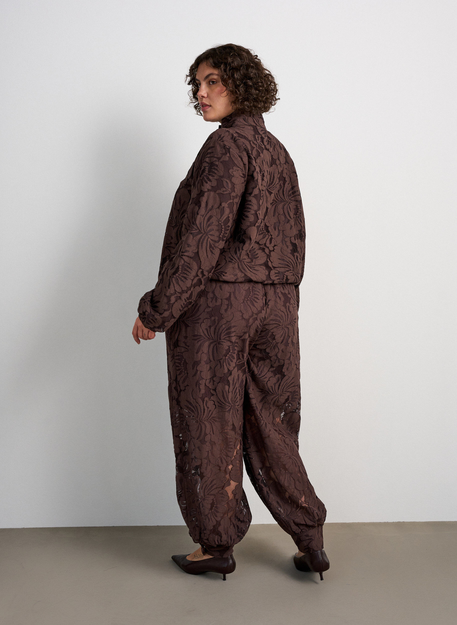 ZizziBomberjakke med blomsterjacquard, Brun, Model image number 2