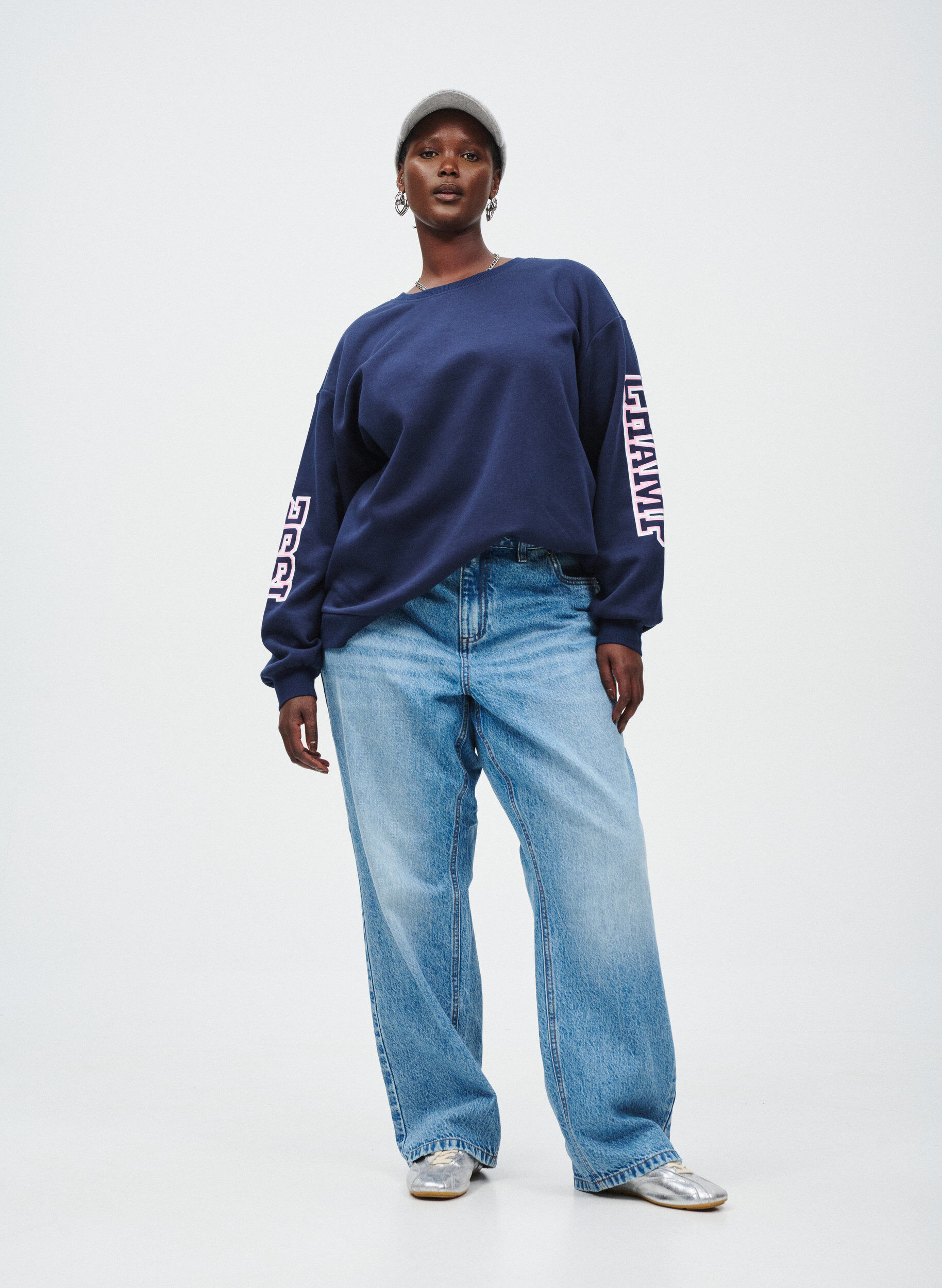 Zizzi Sweatshirt med statementprint p&aring; &aelig;rmer og ryg, Bl&aring;, Image image number 0