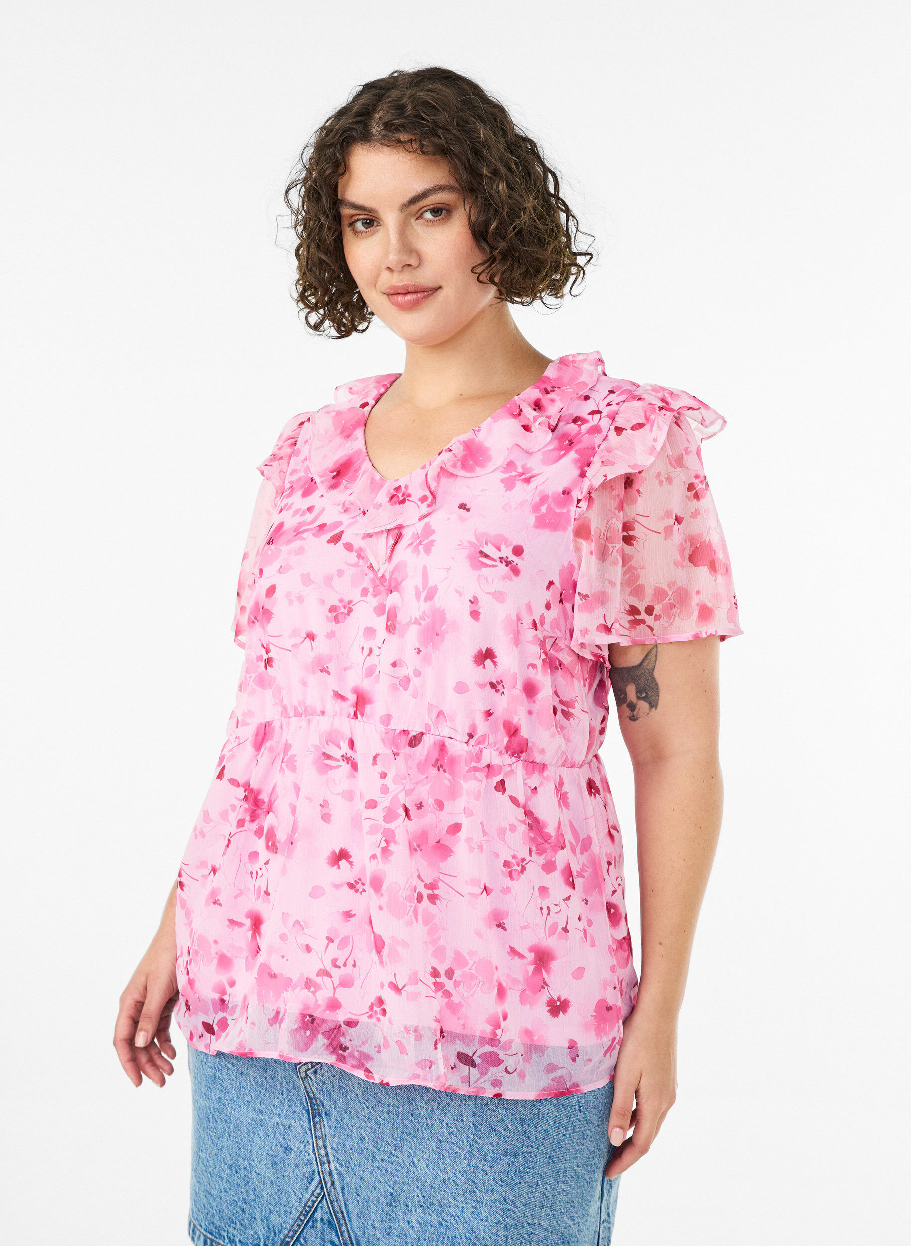 Blomstret bluse med fl&aelig;sekrave og peplum-effekt, Lyser&oslash;d, Model
