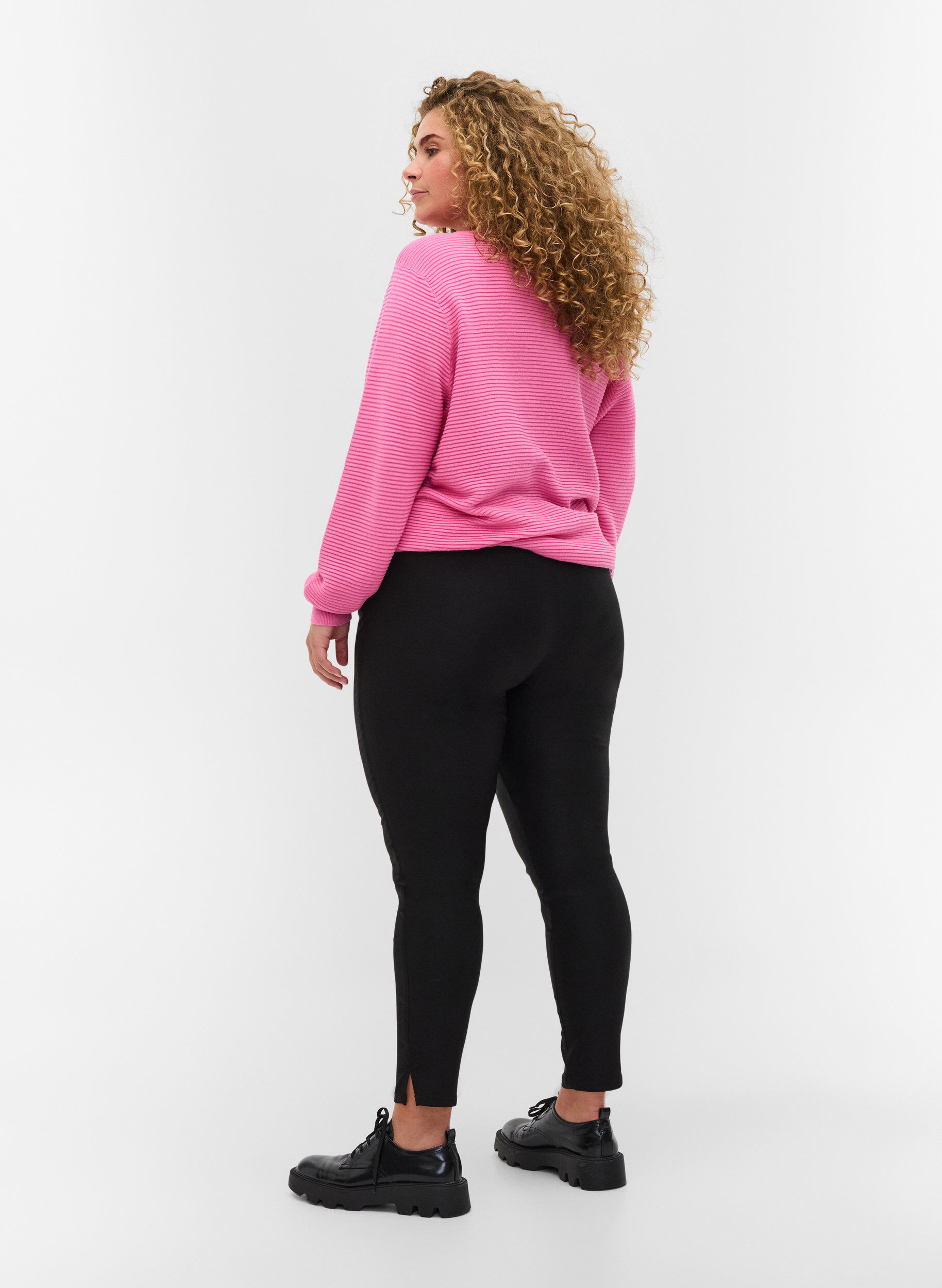 Zizzi Cropped bukser med let shine, Black, Model image number 1